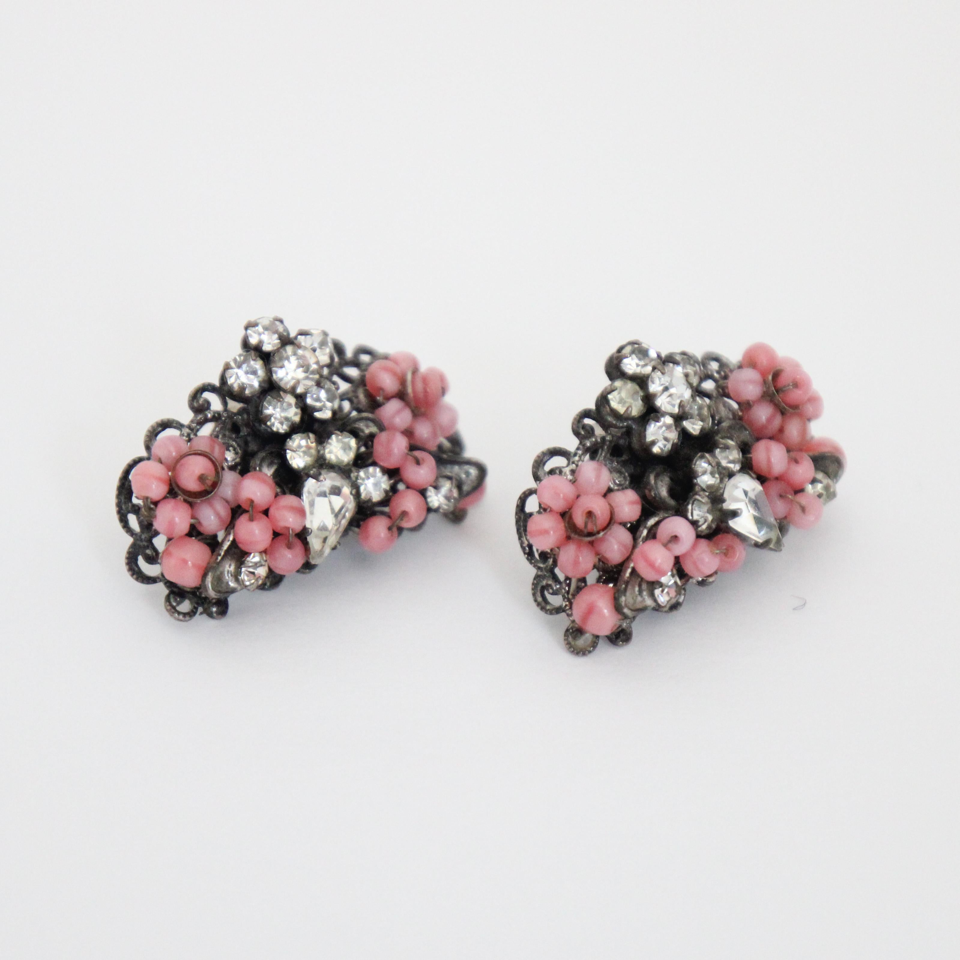 Pendientes vintage de filigrana con clip de brillantitos florales de plata y rosa de los años 40 en Bueno estado para la venta en Cheltenham, GB