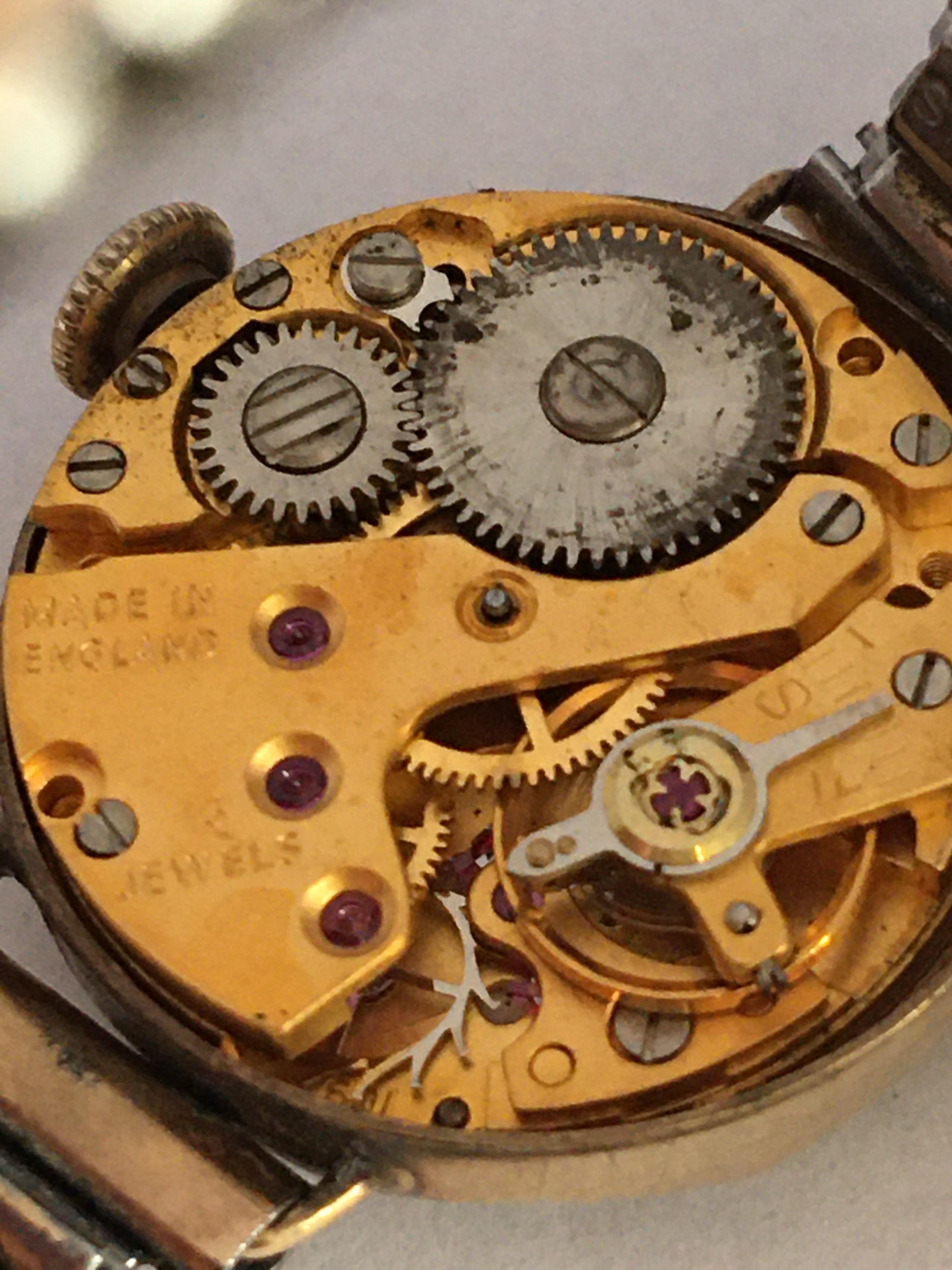 Vintage 1940s Smiths Astral 9 Karat Gold Ladies Mechanical Watch  For Sale 4