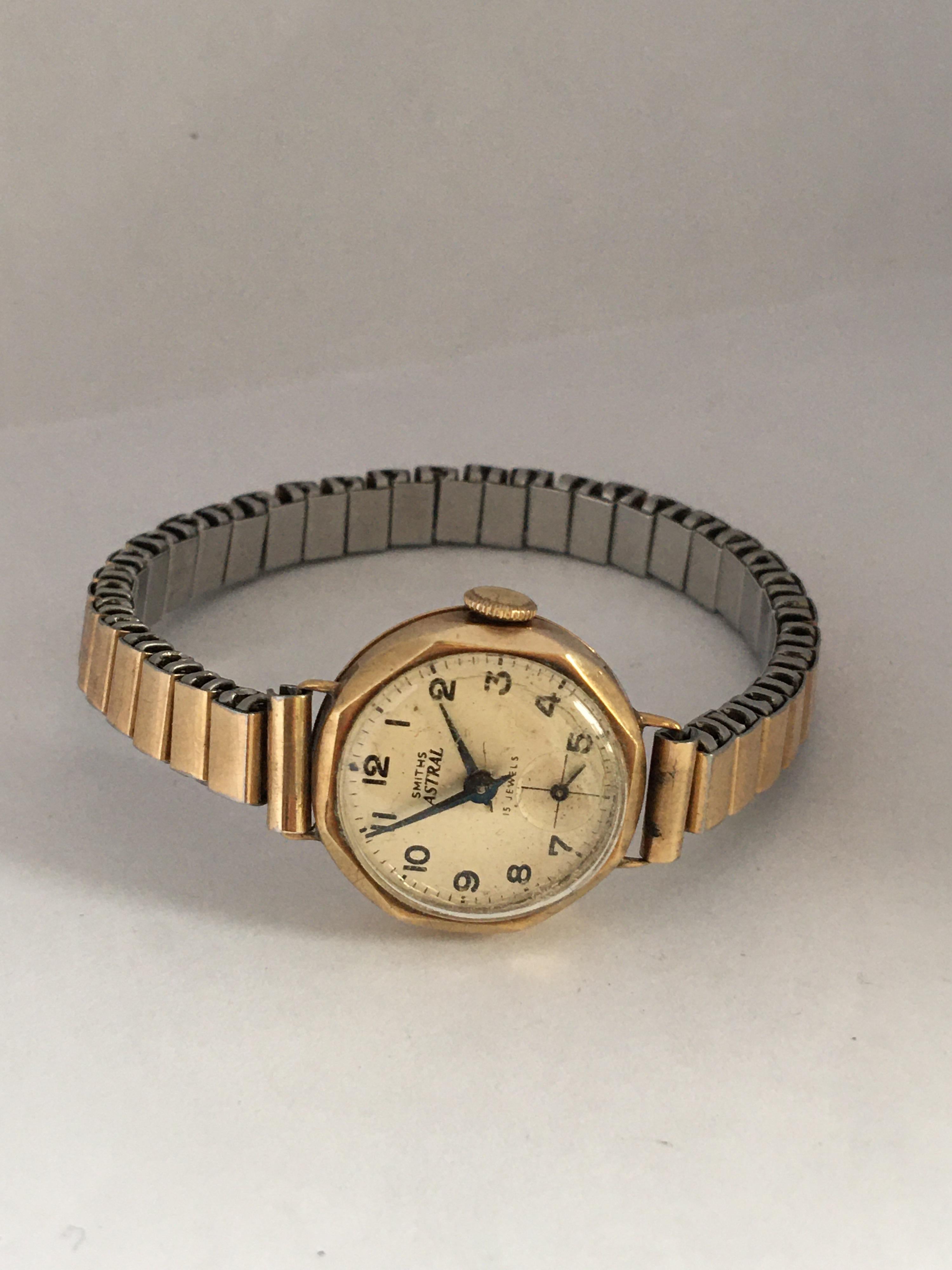 Vintage 1940s Smiths Astral 9 Karat Gold Ladies Mechanical Watch  In Good Condition For Sale In Carlisle, GB