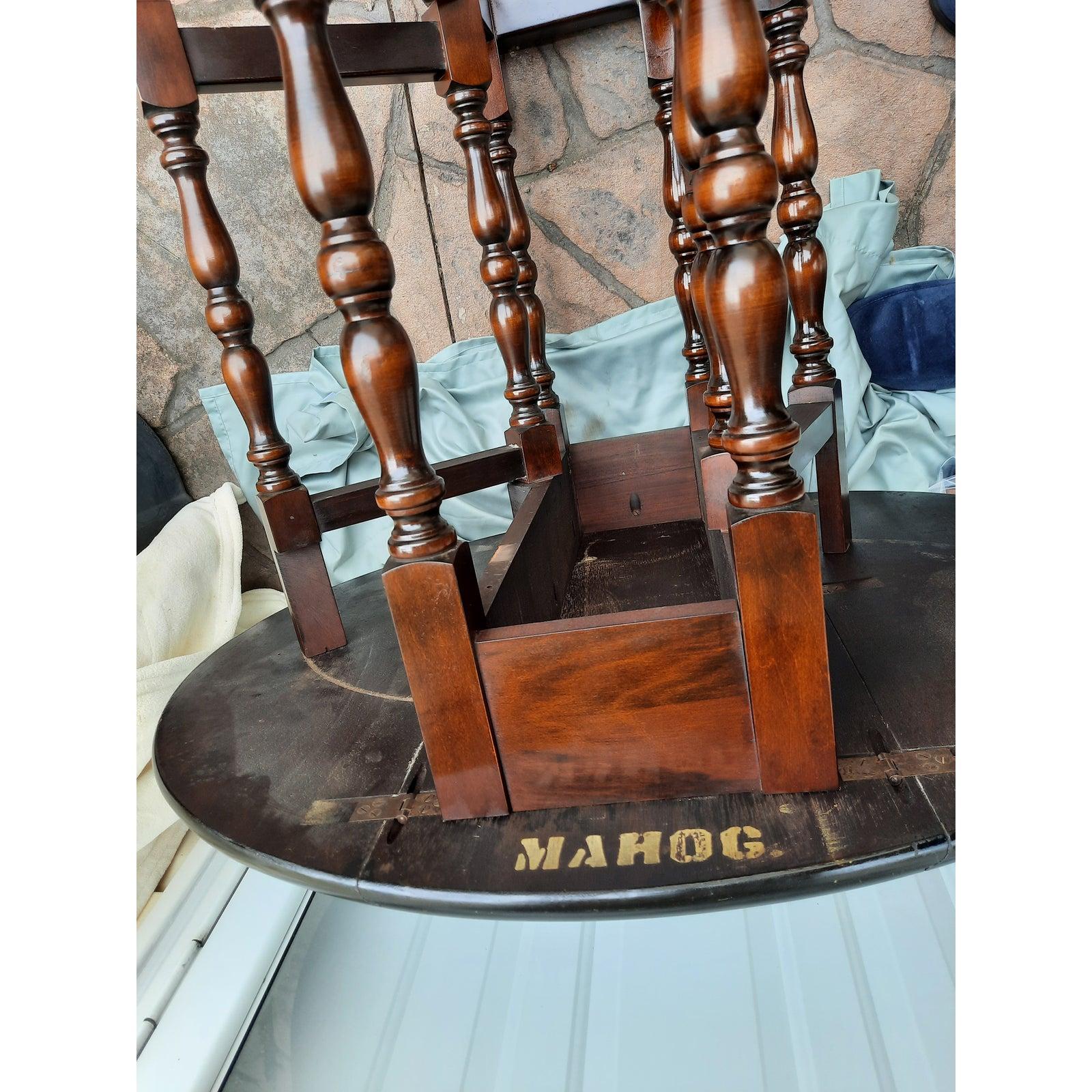 Vintage 1940s Solid Mahogany Drop-Leaf Gateleg Accent Table For Sale 1