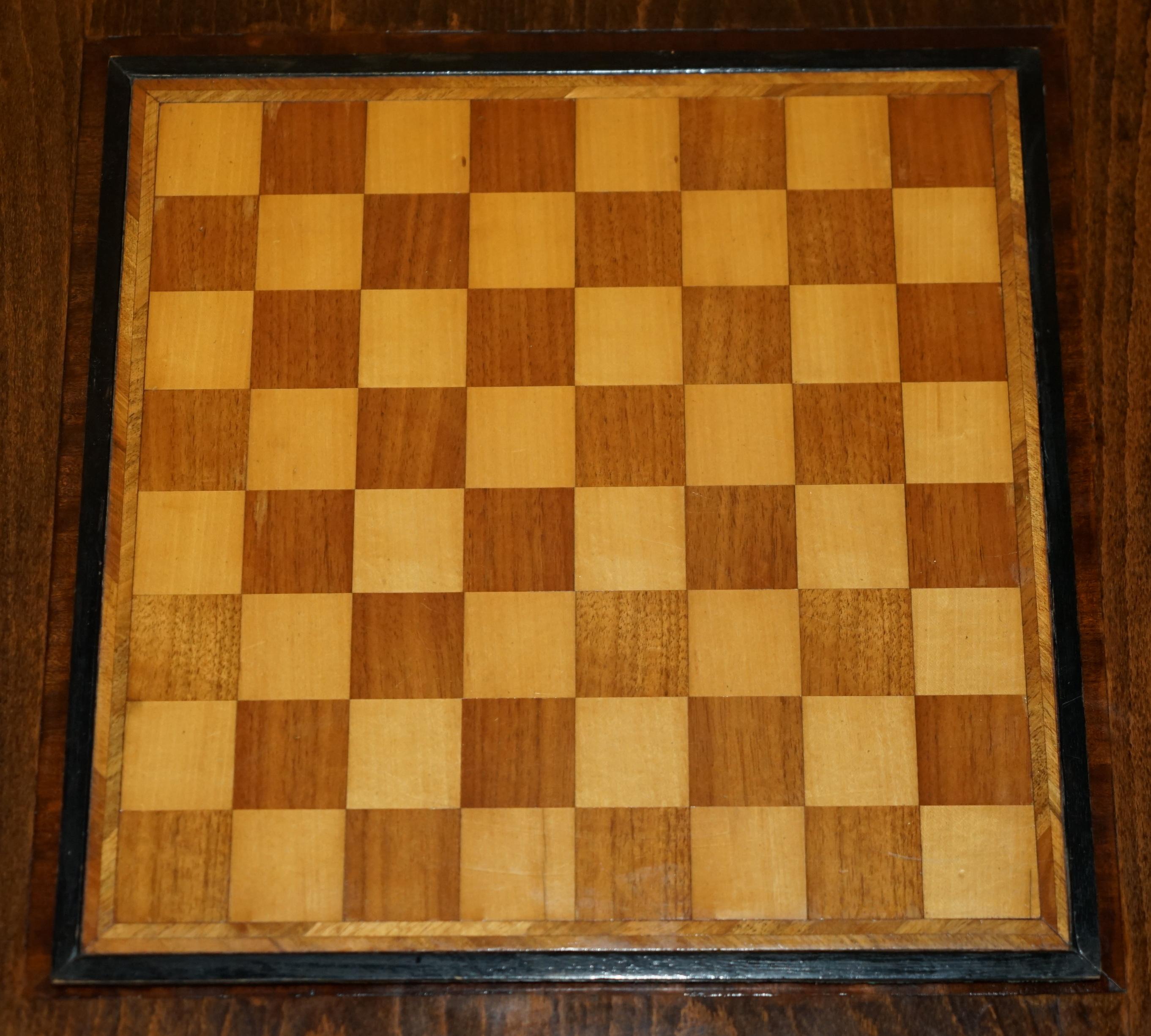 STAUNTON - BOÎTE ET BOUCLES DE CHESS EN MÉTAL GEORGIAN CIRCA 1800 des années 1940 en vente 2
