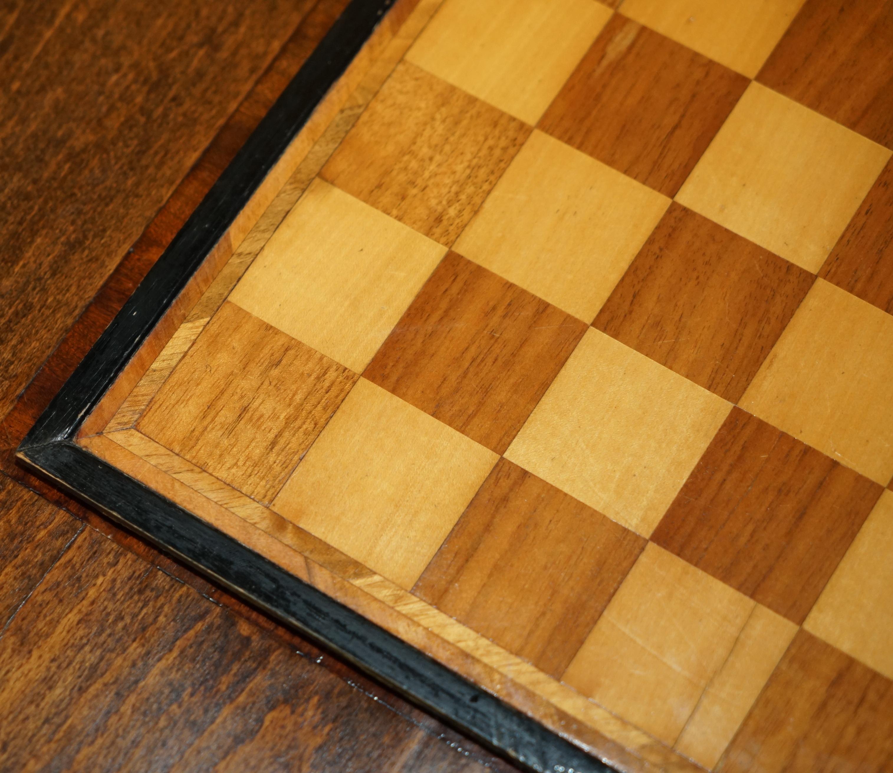 STAUNTON - BOÎTE ET BOUCLES DE CHESS EN MÉTAL GEORGIAN CIRCA 1800 des années 1940 en vente 3