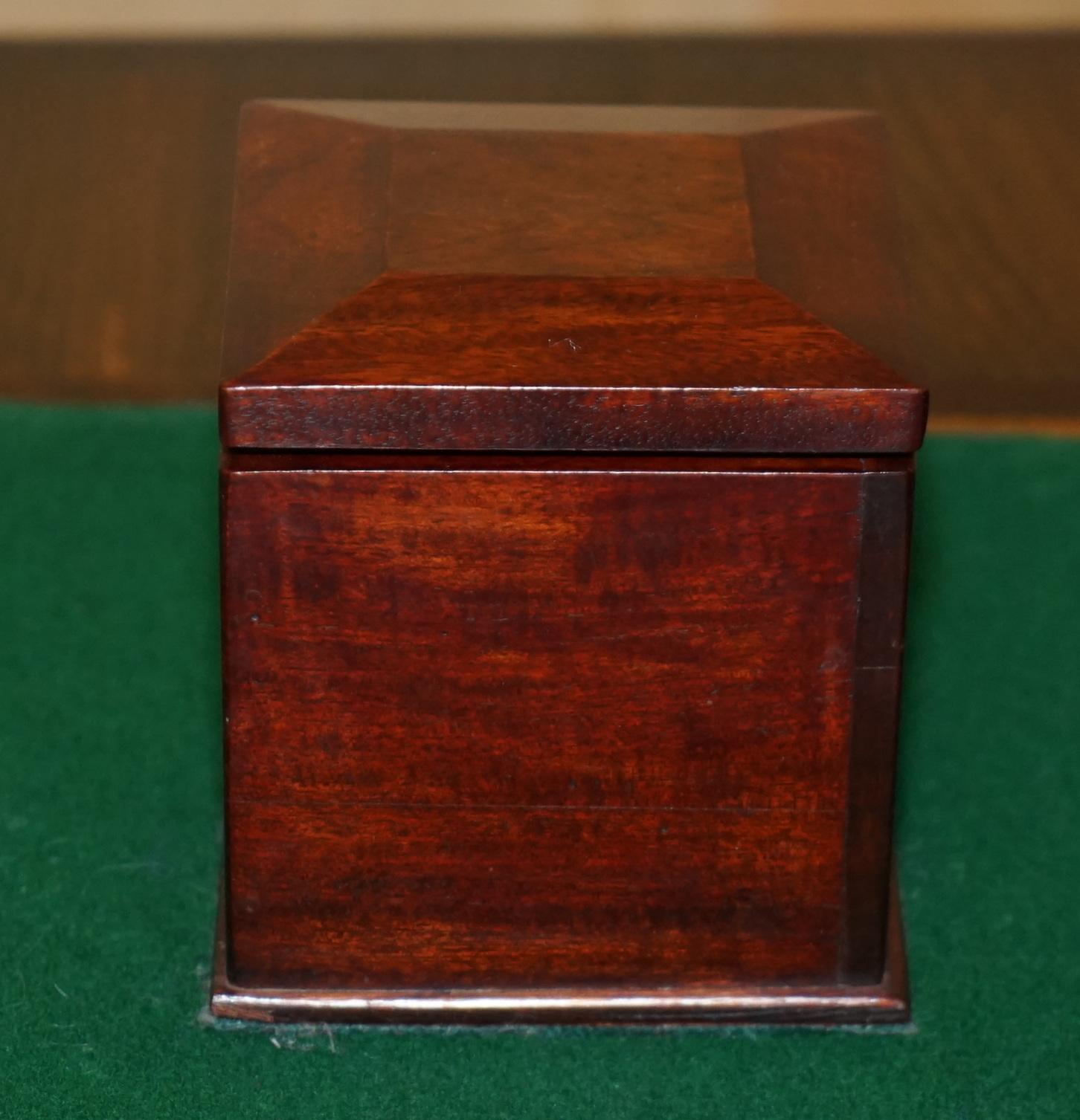 STAUNTON - BOÎTE ET BOUCLES DE CHESS EN MÉTAL GEORGIAN CIRCA 1800 des années 1940 en vente 6