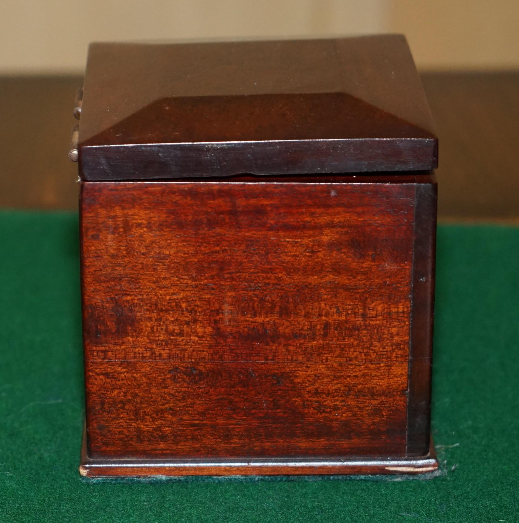 STAUNTON - BOÎTE ET BOUCLES DE CHESS EN MÉTAL GEORGIAN CIRCA 1800 des années 1940 en vente 8
