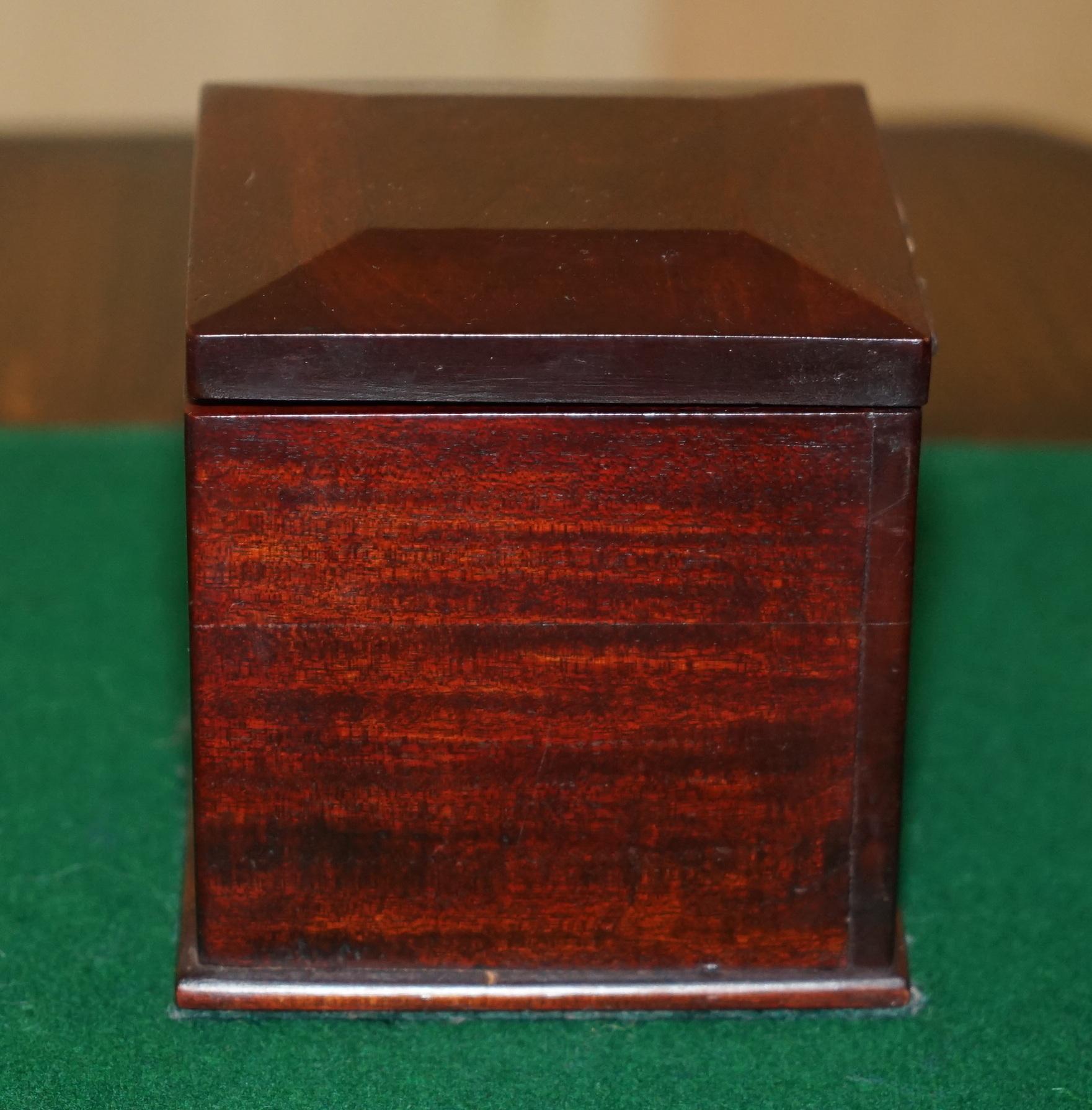 STAUNTON - BOÎTE ET BOUCLES DE CHESS EN MÉTAL GEORGIAN CIRCA 1800 des années 1940 en vente 10