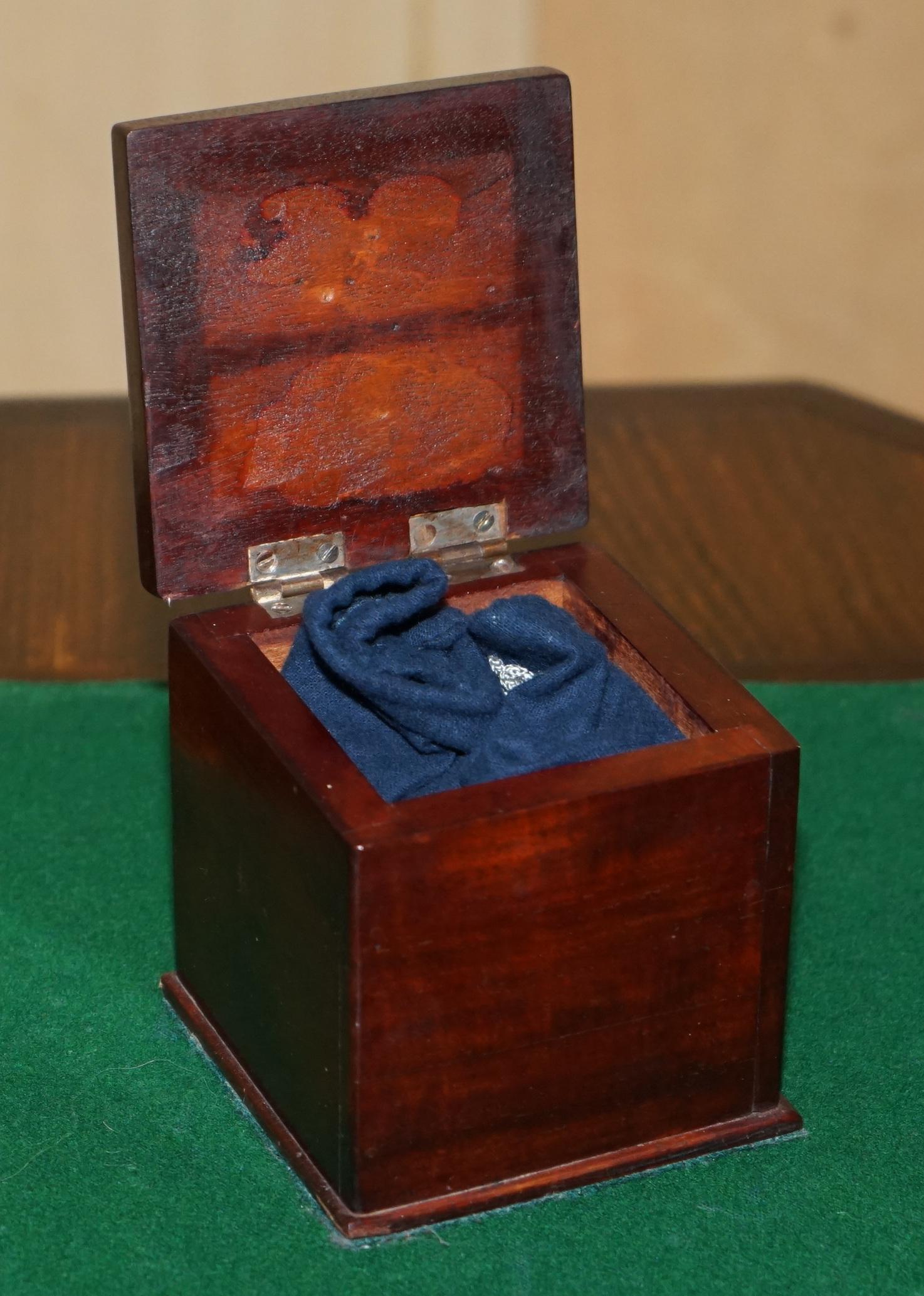 STAUNTON - BOÎTE ET BOUCLES DE CHESS EN MÉTAL GEORGIAN CIRCA 1800 des années 1940 en vente 11