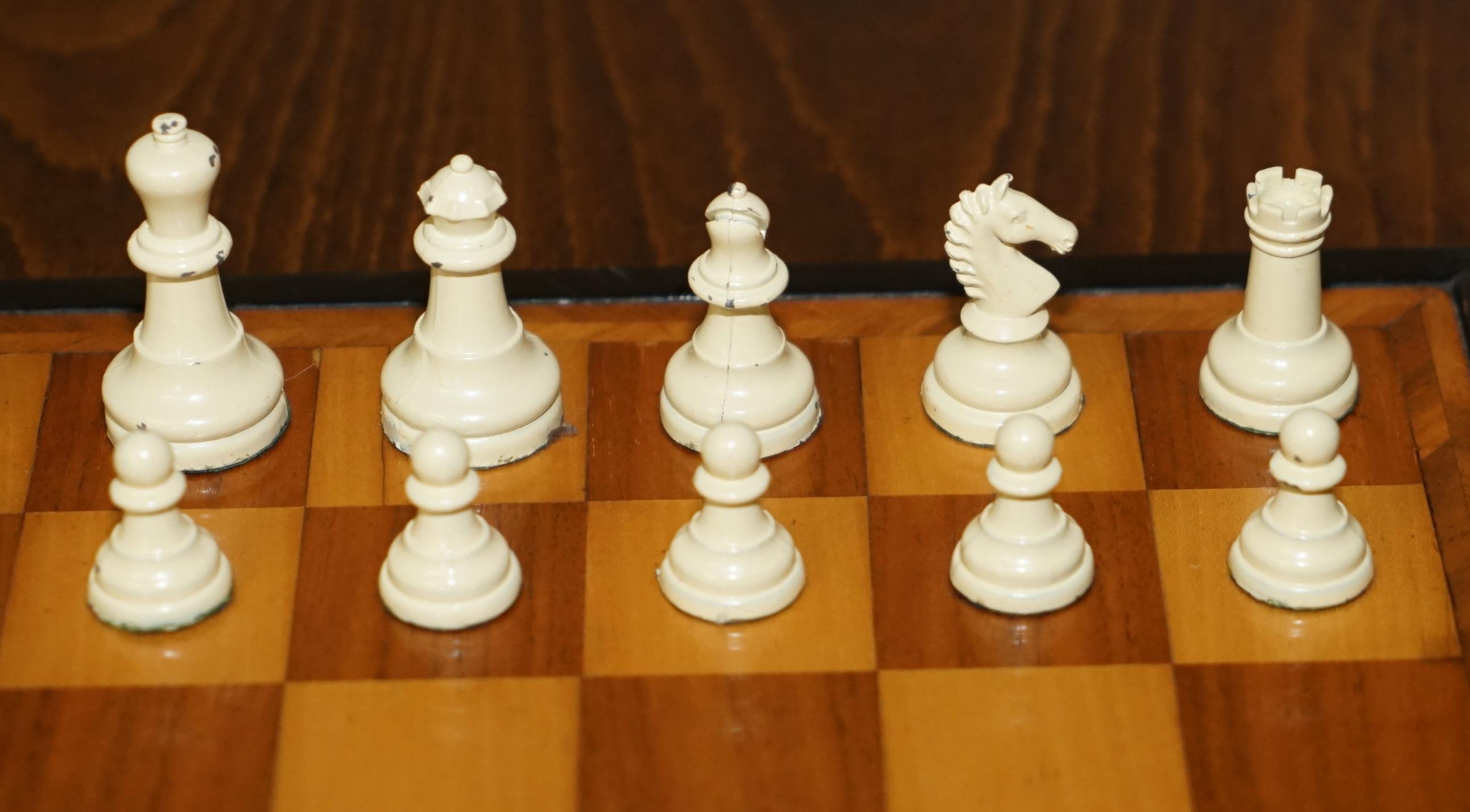 Anglais STAUNTON - BOÎTE ET BOUCLES DE CHESS EN MÉTAL GEORGIAN CIRCA 1800 des années 1940 en vente