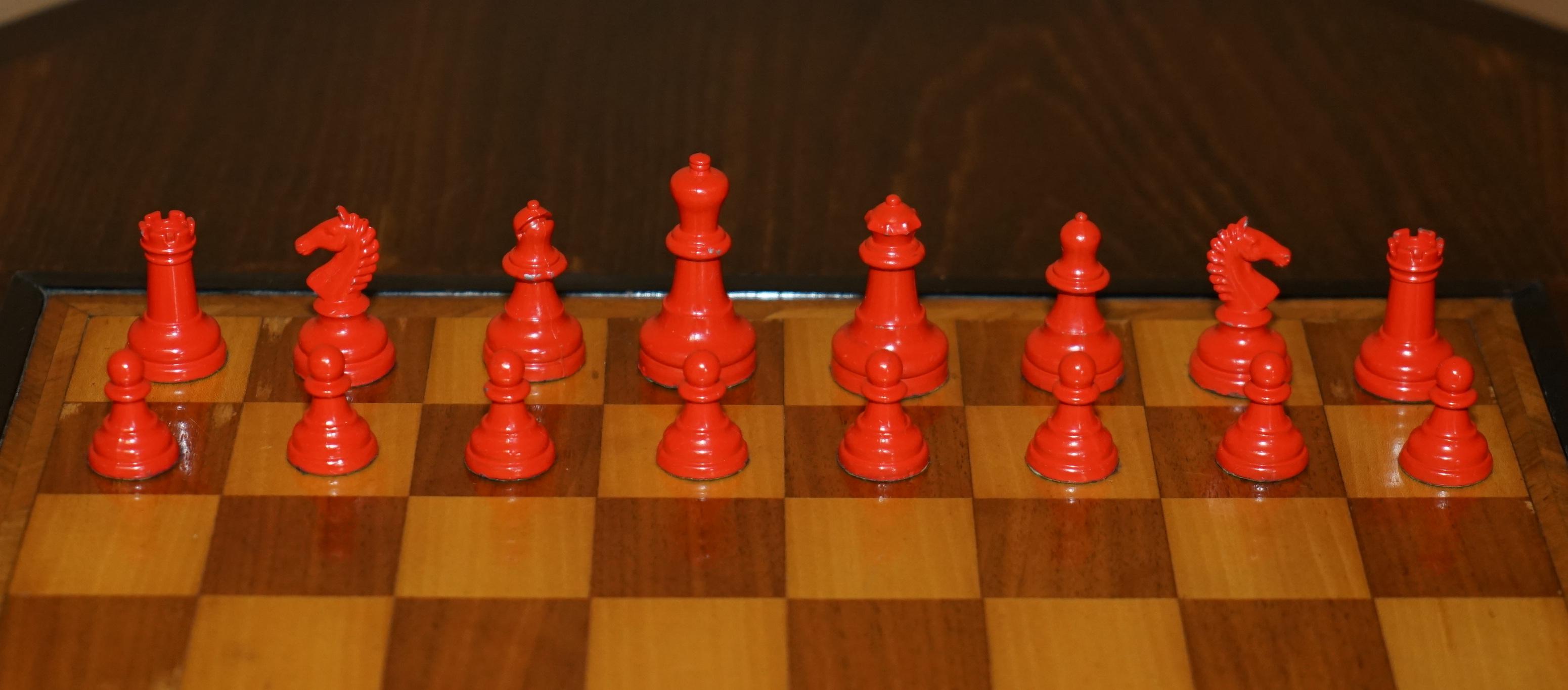 Fait main STAUNTON - BOÎTE ET BOUCLES DE CHESS EN MÉTAL GEORGIAN CIRCA 1800 des années 1940 en vente