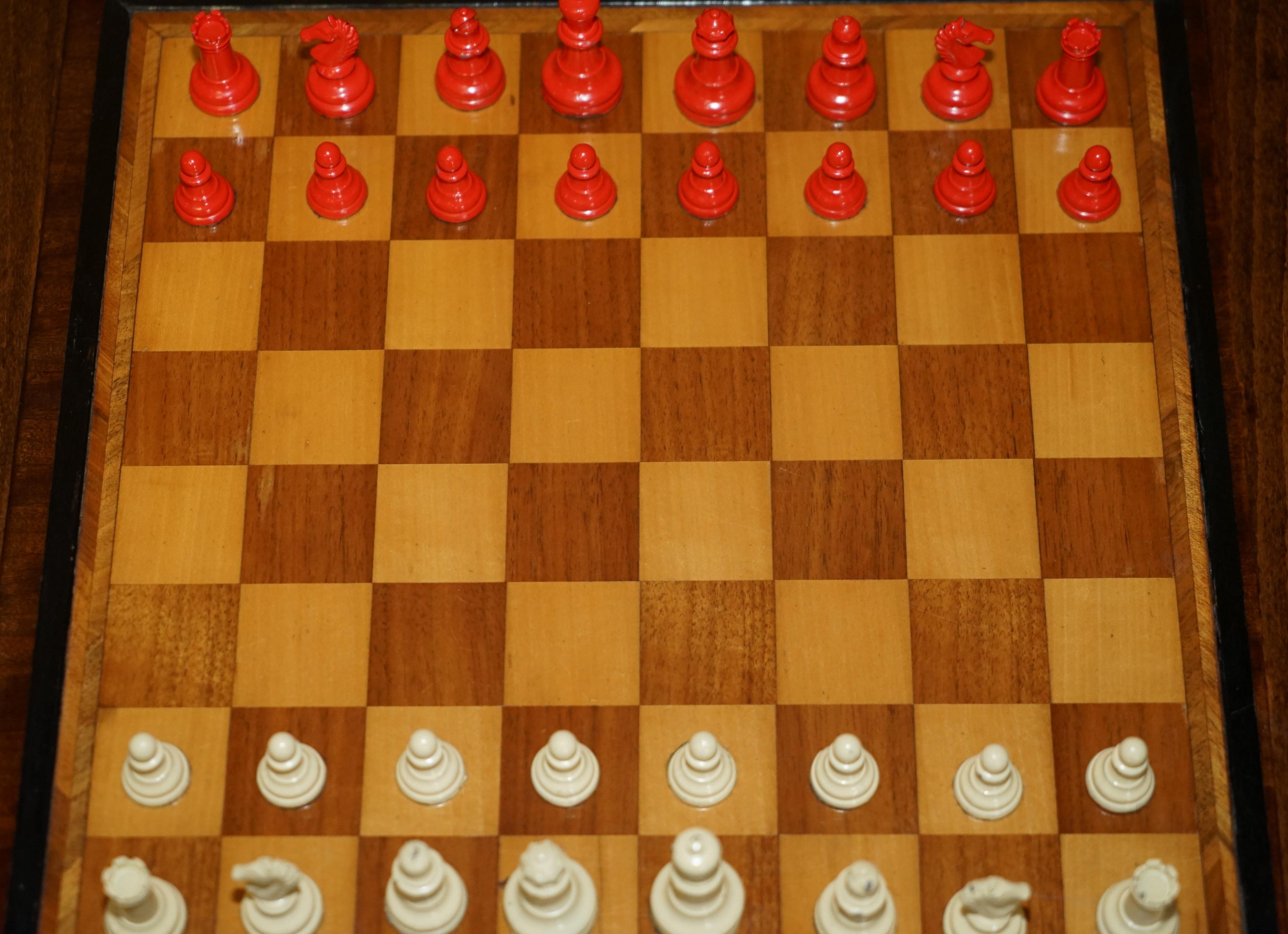 STAUNTON - BOÎTE ET BOUCLES DE CHESS EN MÉTAL GEORGIAN CIRCA 1800 des années 1940 en vente 1