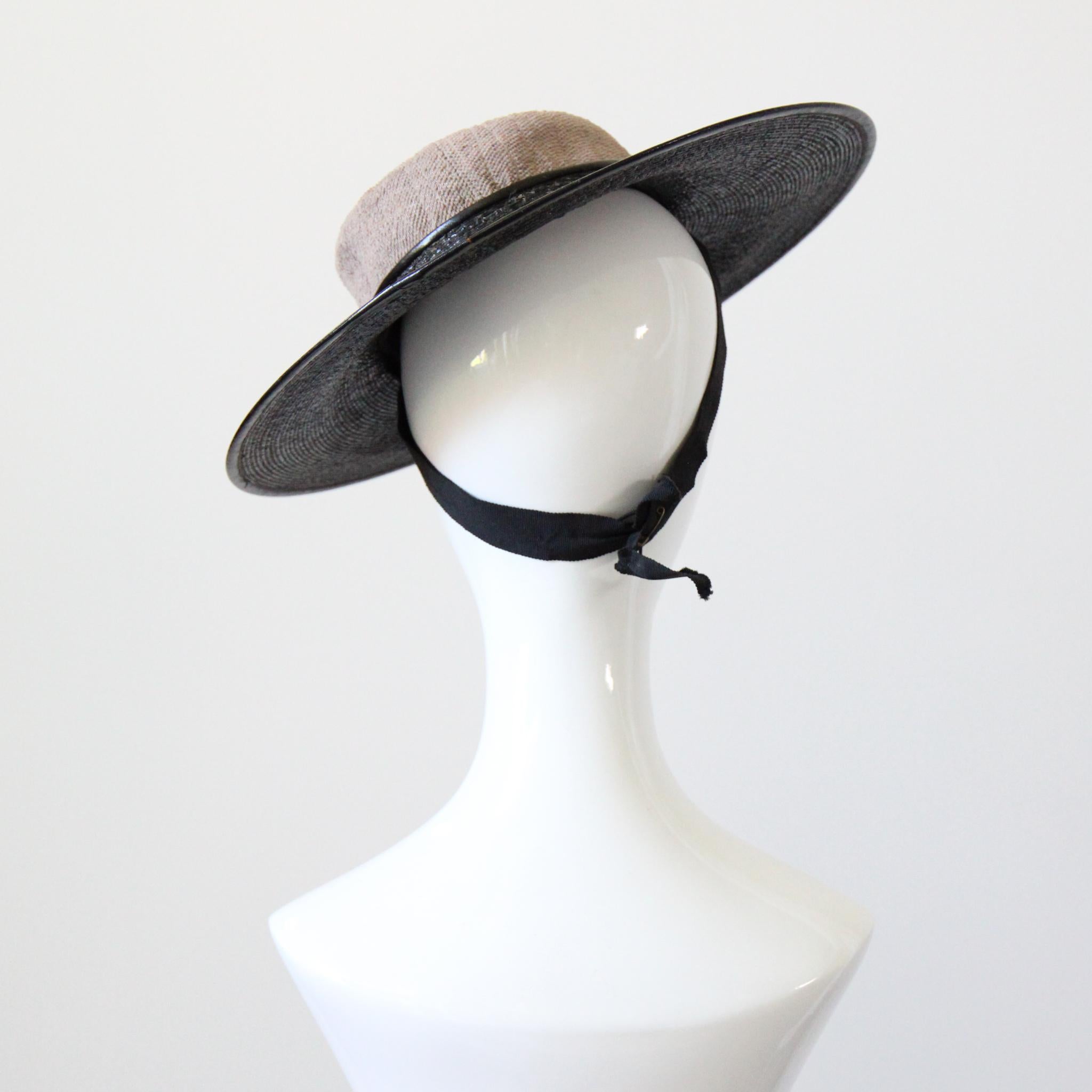 Donna Cappello di paglia percher vintage 1940 cappello a tesa larga nero e grigio vintage 1940 in vendita