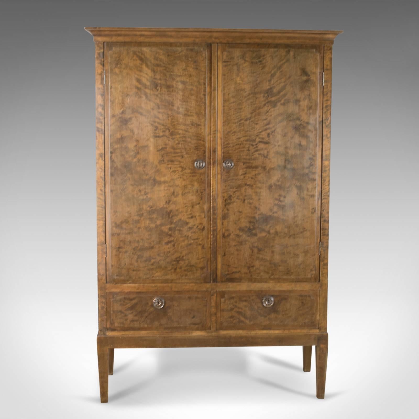 This is a vintage 1940s Swedish wardrobe by A.B. Br. Miller. An Art Deco press cupboard in walnut.

Displaying classic lines in well figured walnut
Of quality craftsmanship from renowned Swedish furnishers, A.B. Br Miller
Displaying good color