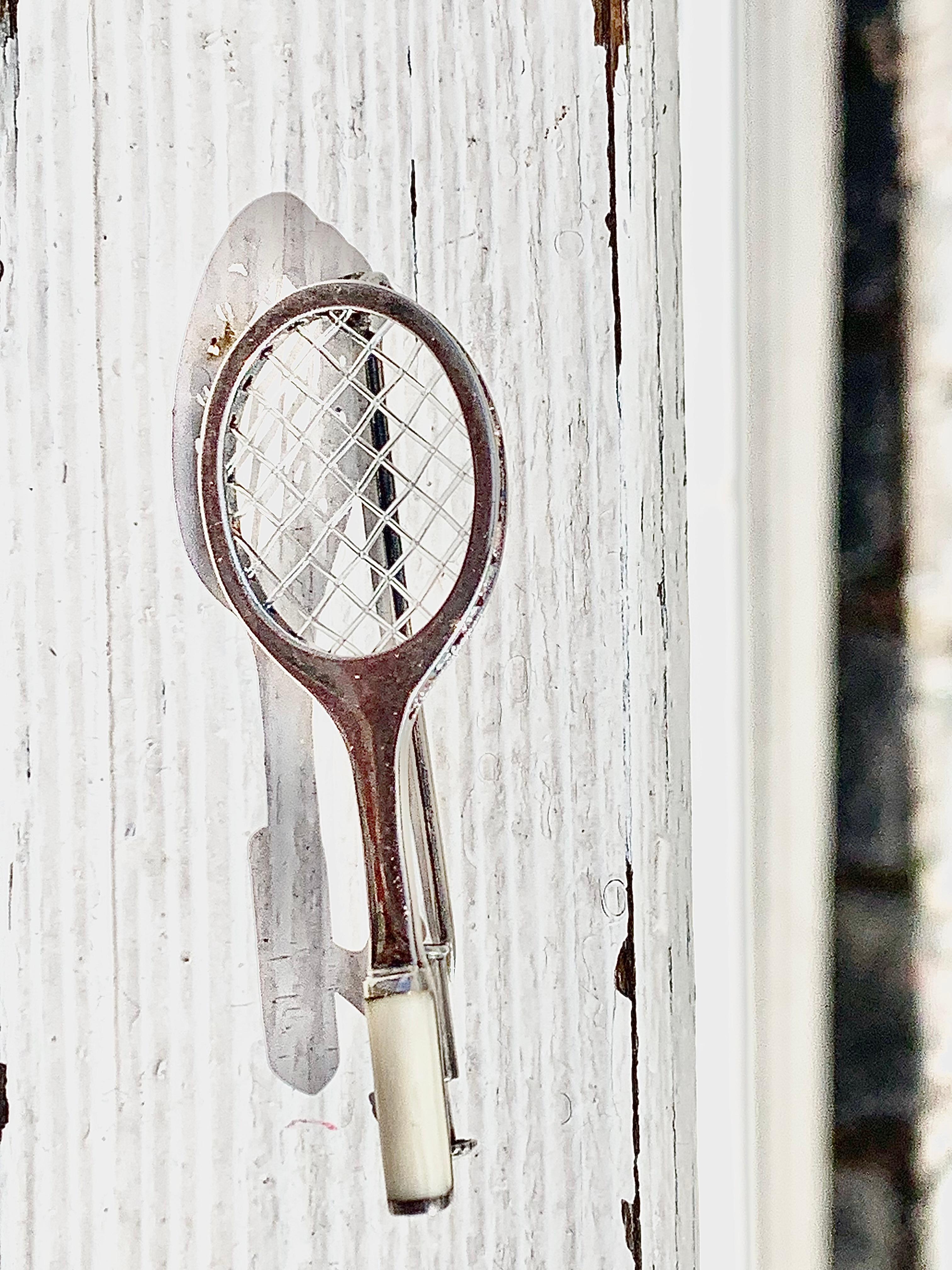 Spilla a forma di racchetta da tennis vintage del 1940 in argento Sterling 925 e filo di nylon in celluloide in vendita 5