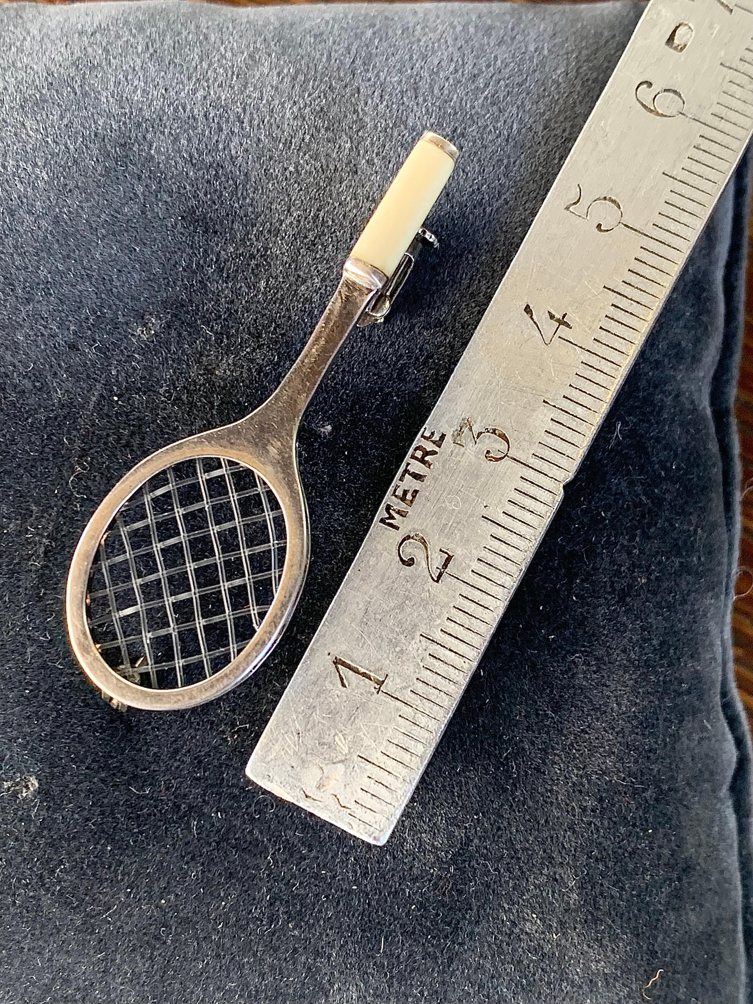 Spilla a forma di racchetta da tennis vintage del 1940 in argento Sterling 925 e filo di nylon in celluloide in vendita 3