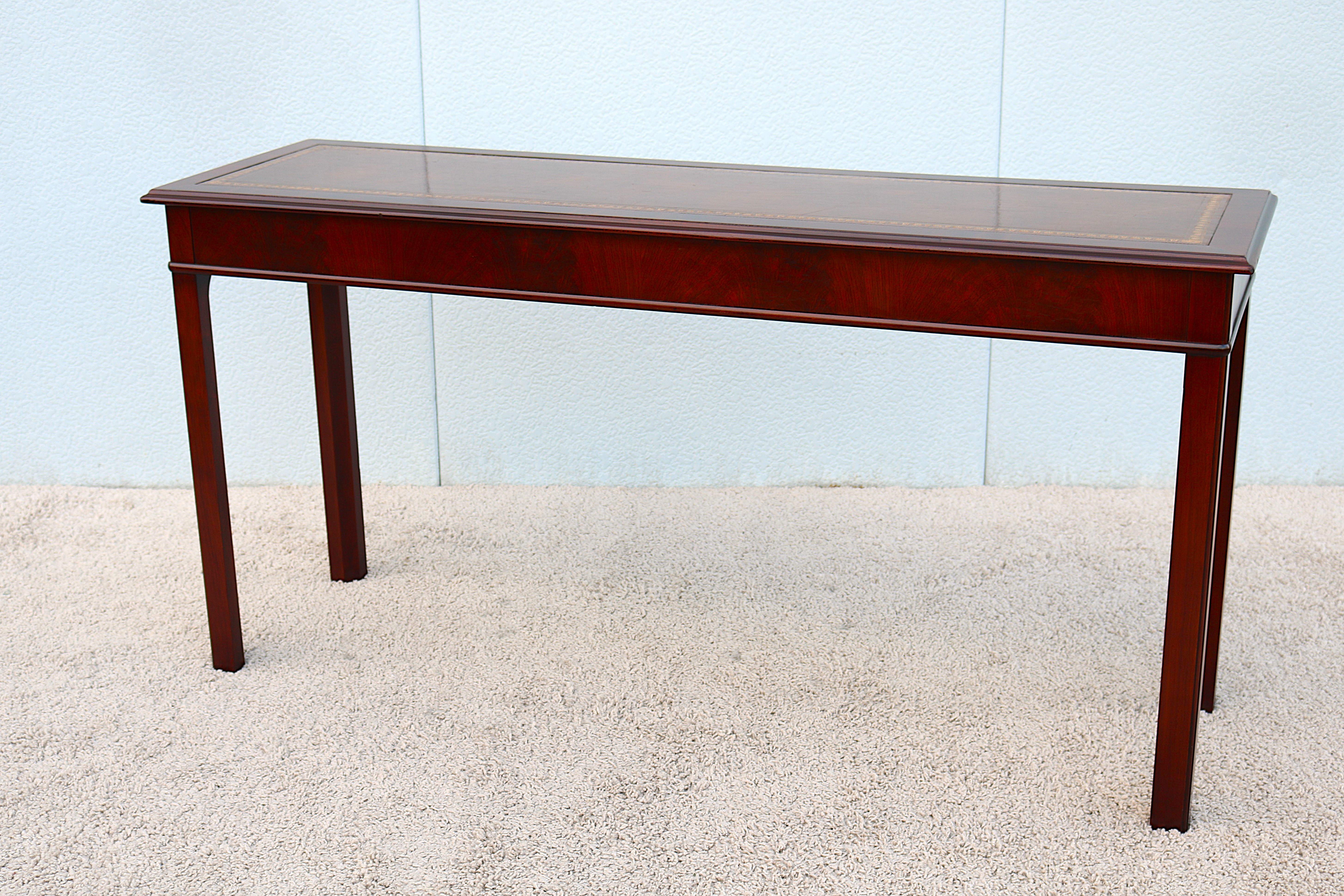 Vintage 1940s Traditional John Scalia for Schmieg & Kotzian Mahogany Desk Table For Sale 3