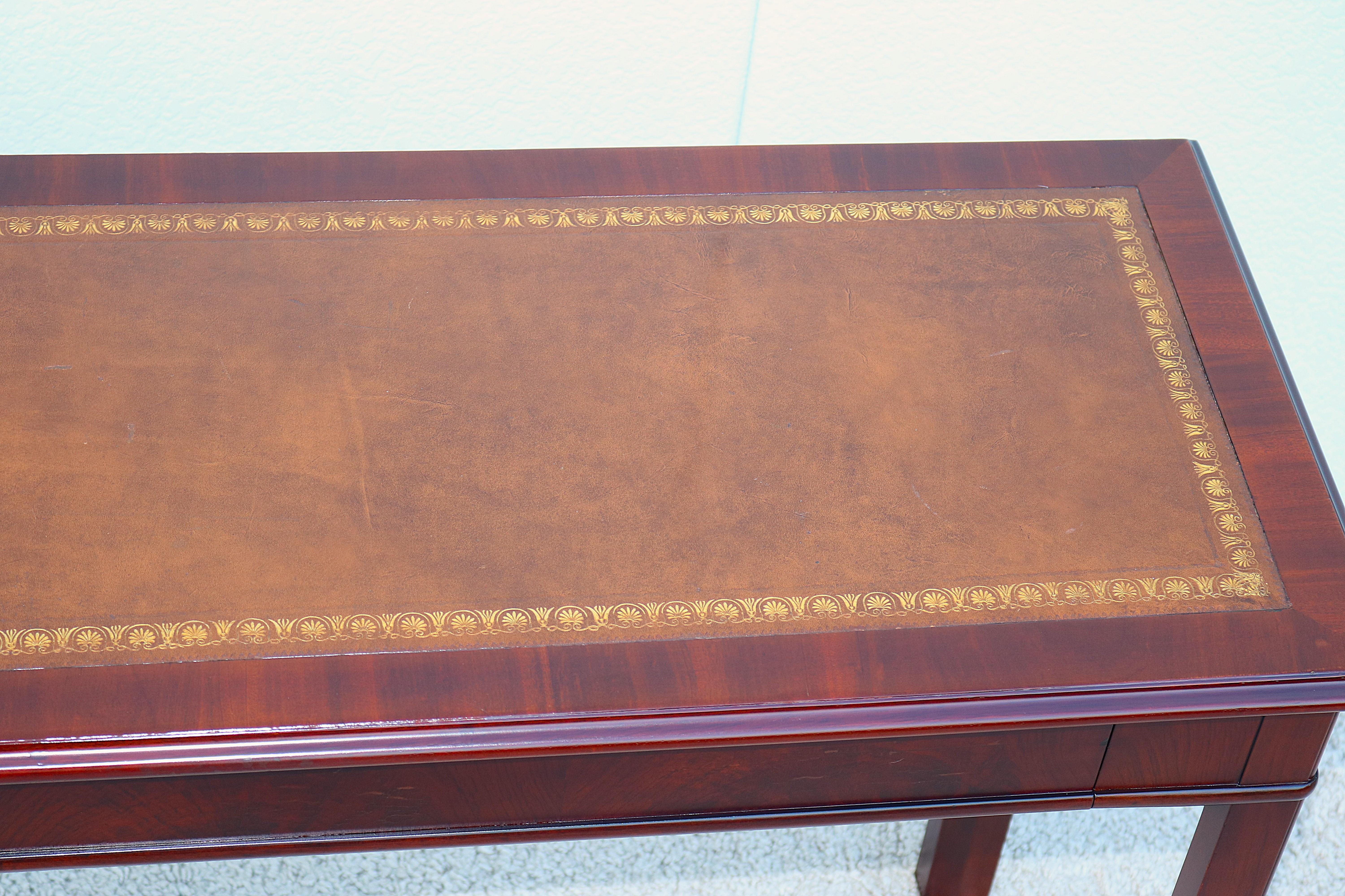Vintage 1940s Traditional John Scalia for Schmieg & Kotzian Mahogany Desk Table For Sale 4