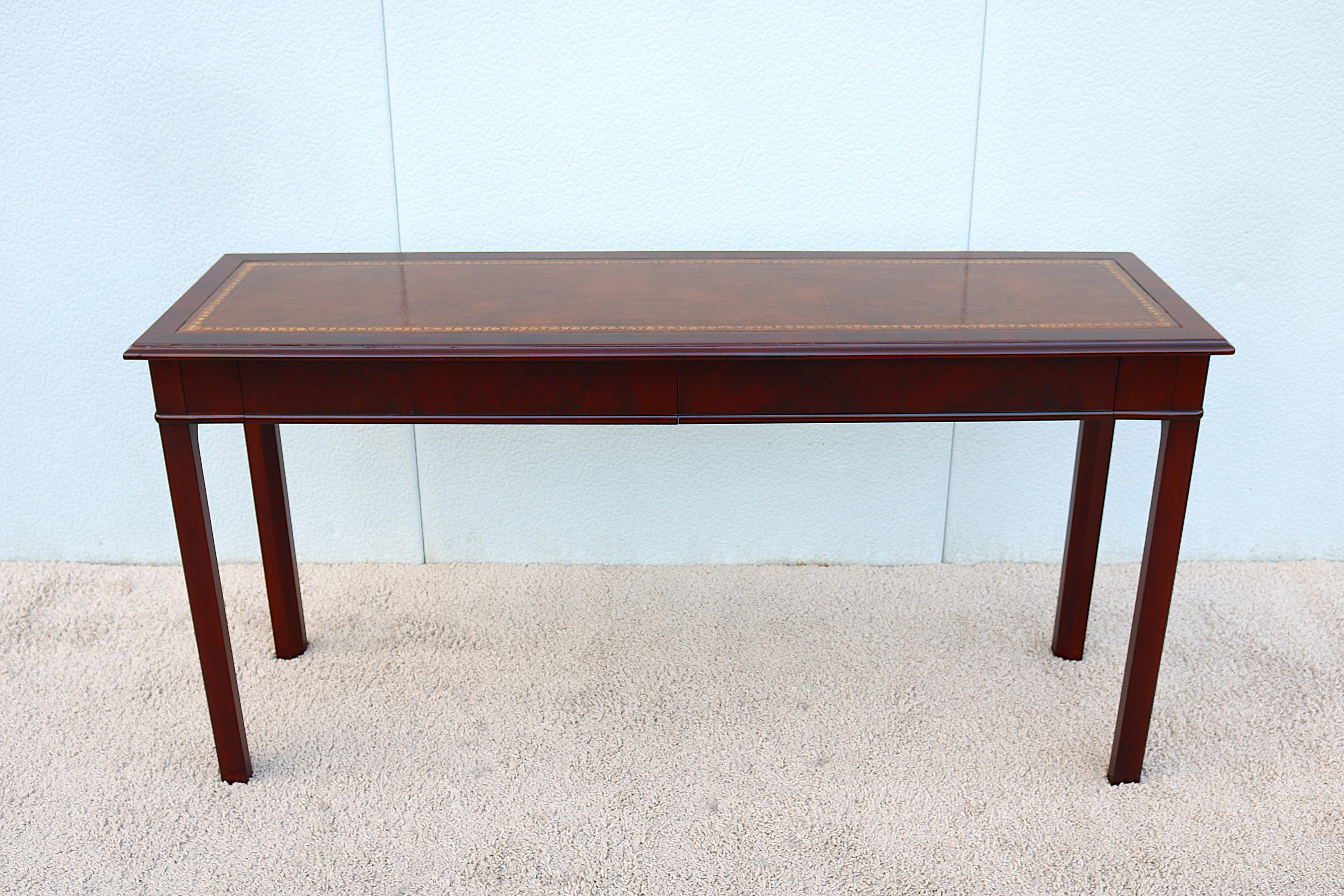 Georgian Vintage 1940s Traditional John Scalia for Schmieg & Kotzian Mahogany Desk Table For Sale