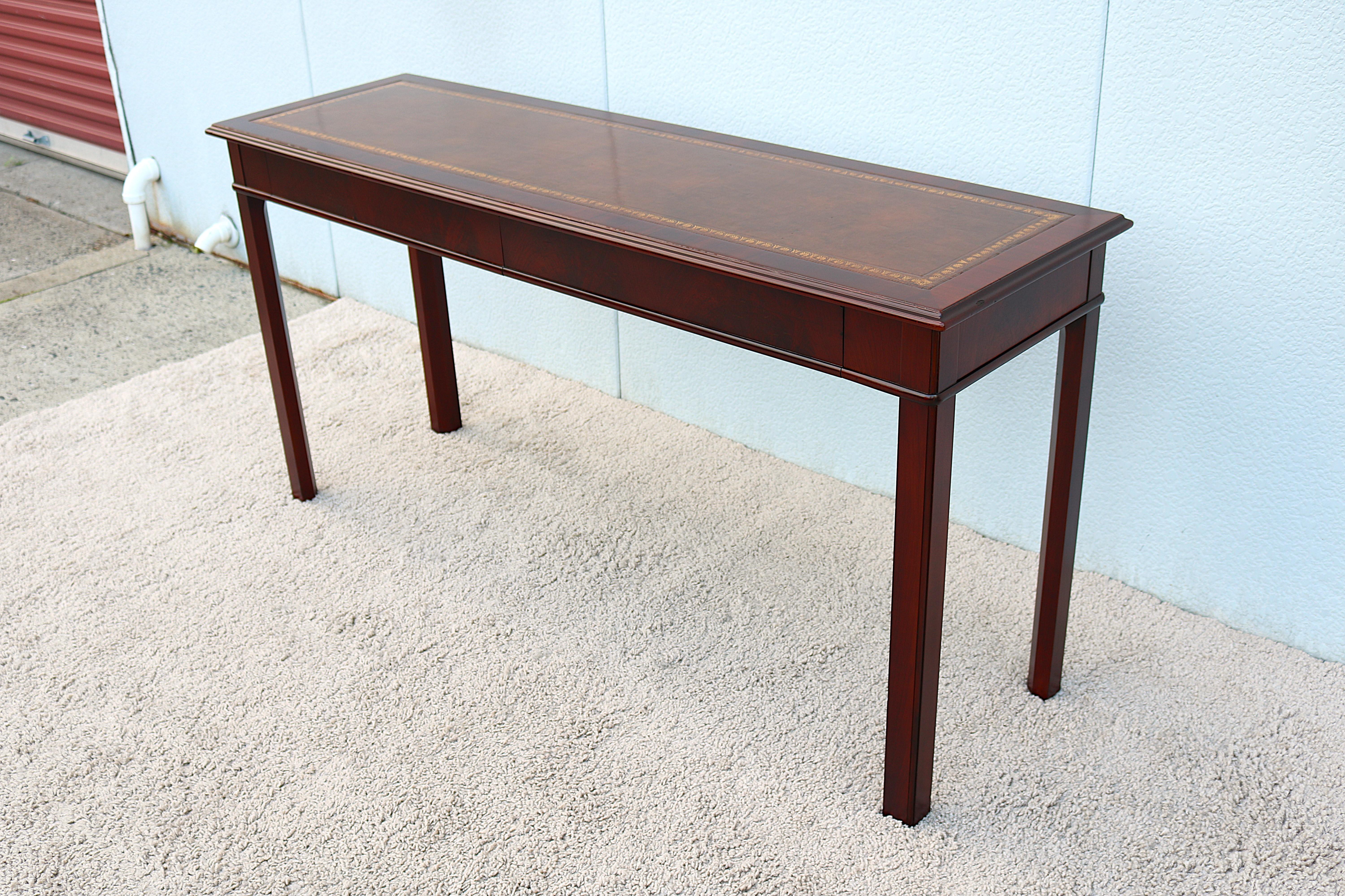 Vintage 1940s Traditional John Scalia for Schmieg & Kotzian Mahogany Desk Table In Good Condition For Sale In Secaucus, NJ