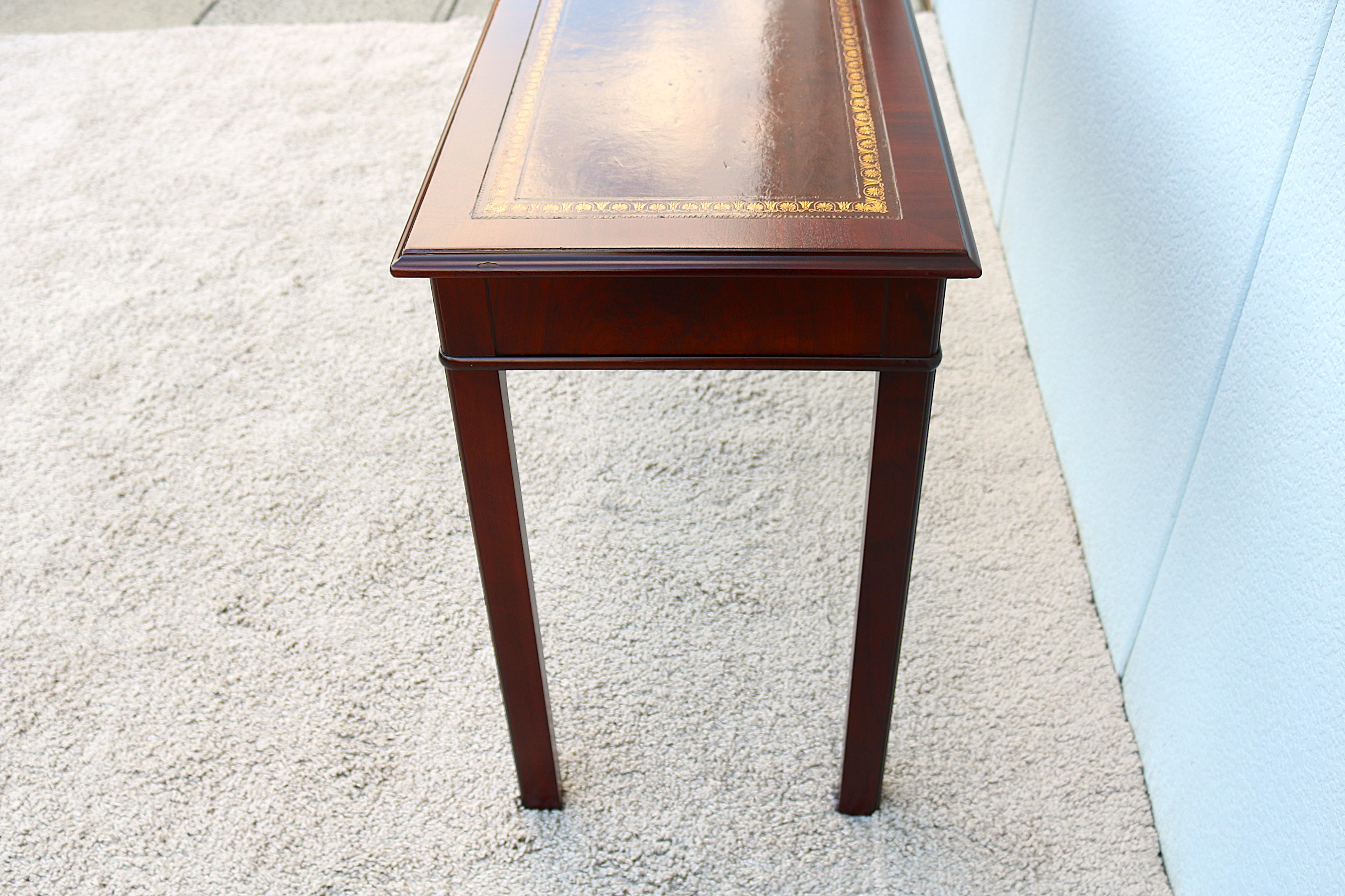 Mid-20th Century Vintage 1940s Traditional John Scalia for Schmieg & Kotzian Mahogany Desk Table For Sale