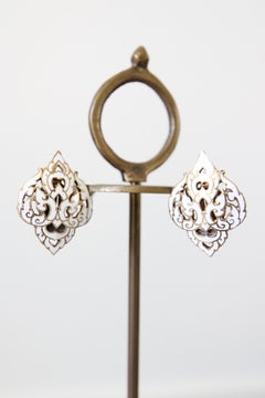 Orecchini a clip in smalto bianco vintage anni '40 Orecchini a clip in smalto filigranato anni '40