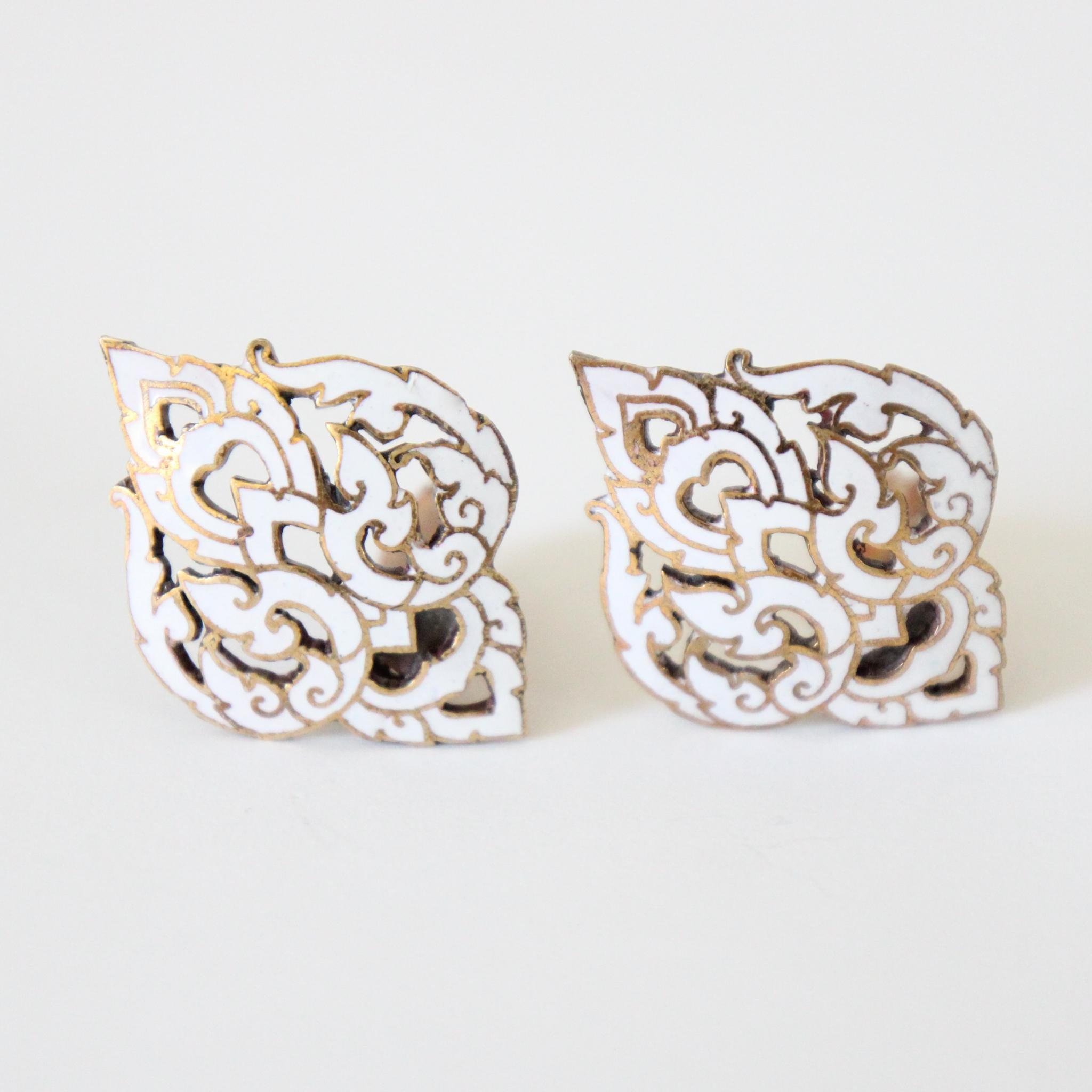 Art Deco Vintage 1940's White Enamel Clip on earrings 1940's Enamel Filigrée clip ons For Sale