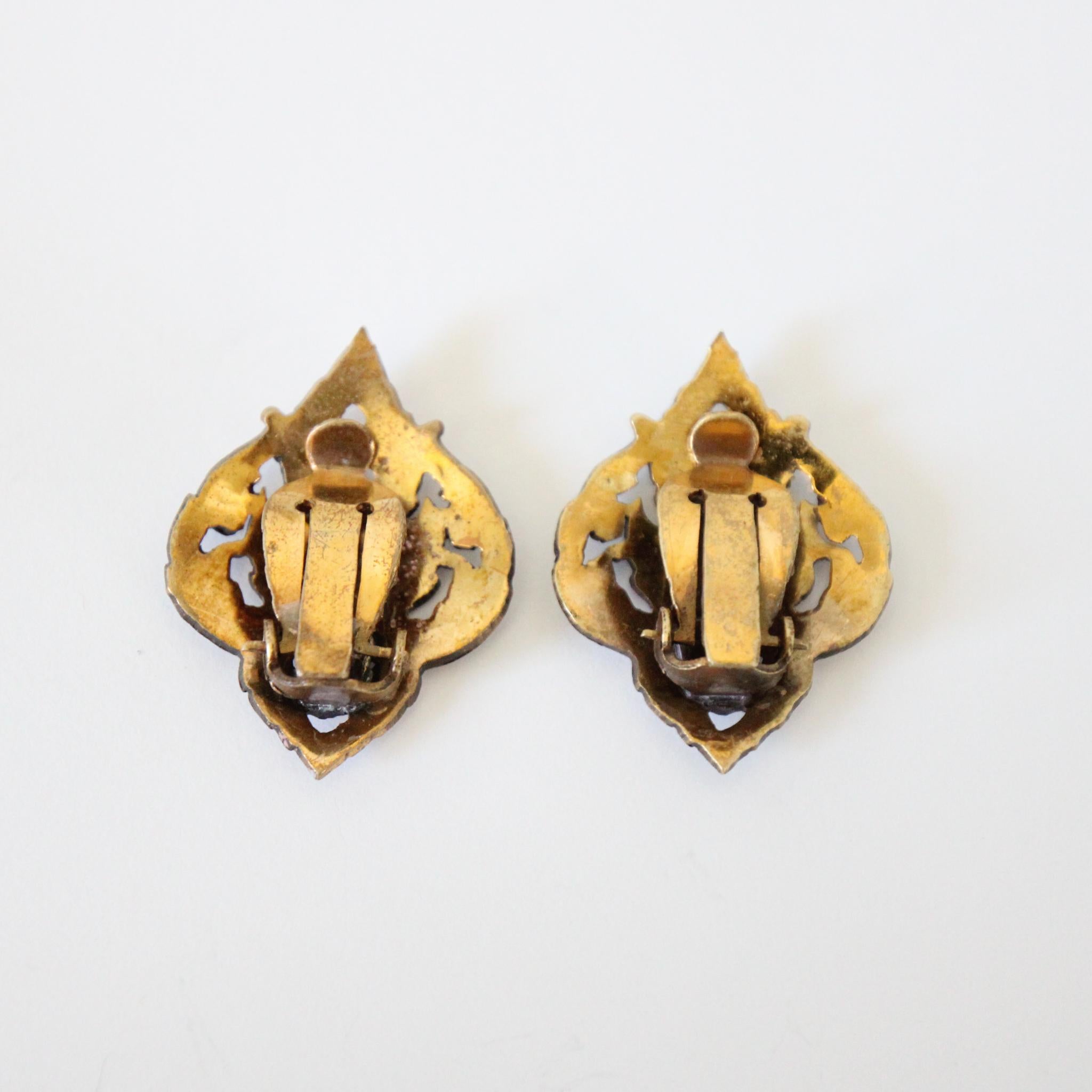 Vintage 1940's White Enamel Clip on earrings 1940's Enamel Filigrée clip ons For Sale 1