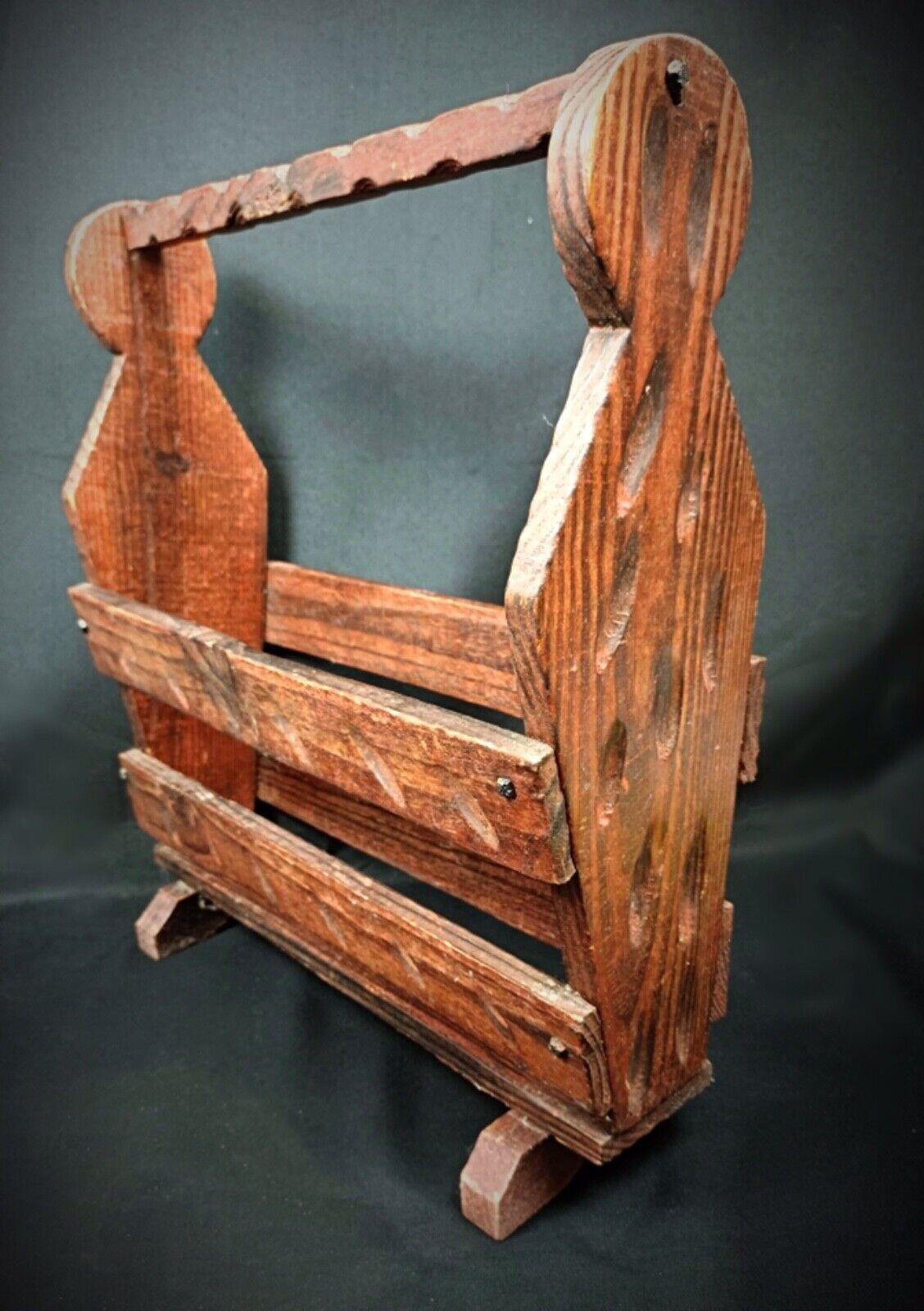 Revistero vintage de madera de los años 40 - Almacenamiento clásico para periódicos - 2Y196 Francés en venta
