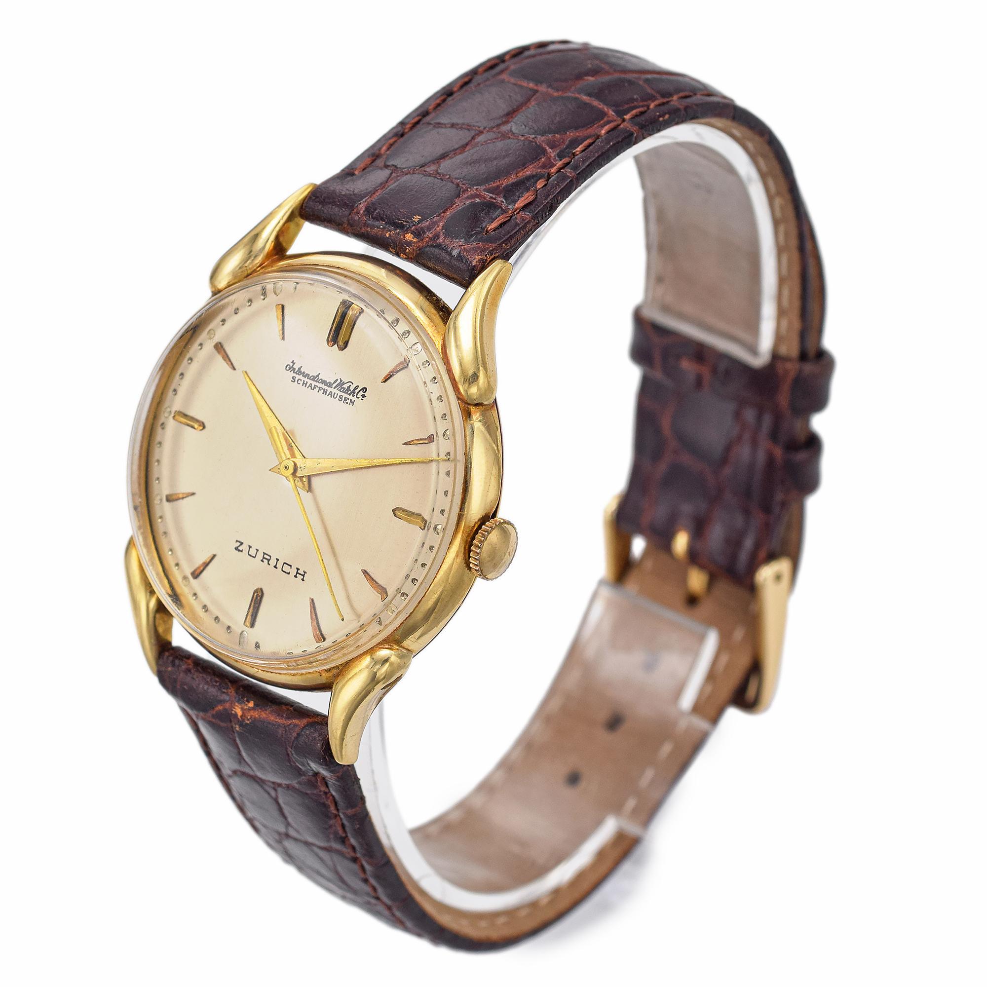 Vintage 1945 IWC International Watch Co Zurich Reloj de hombre de cuerda manual de oro de 18 quilates en Bueno estado para la venta en New York, NY