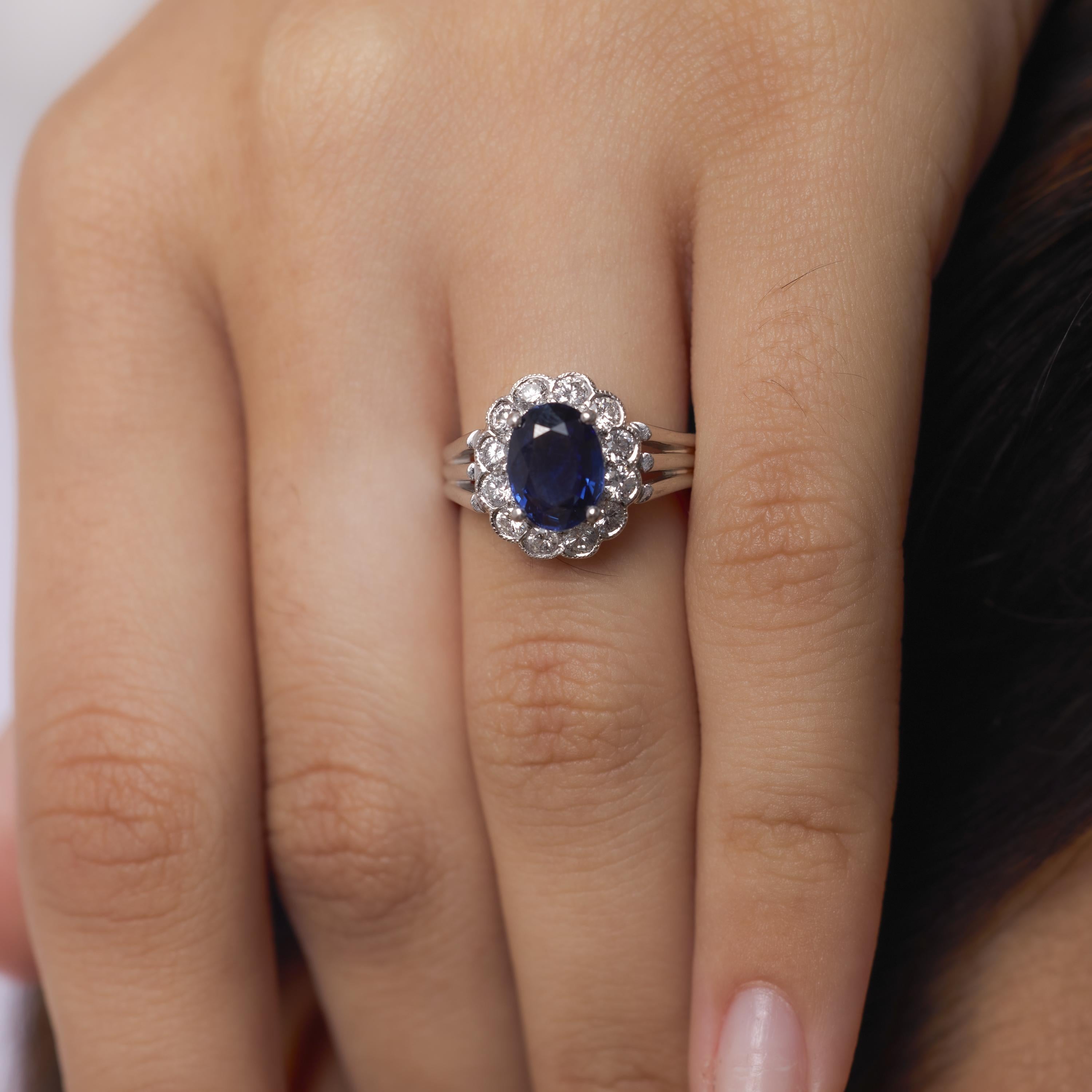 De las mujeres Vintage 1.95 carat sapphire diamond 18k white gold cluster ring en venta