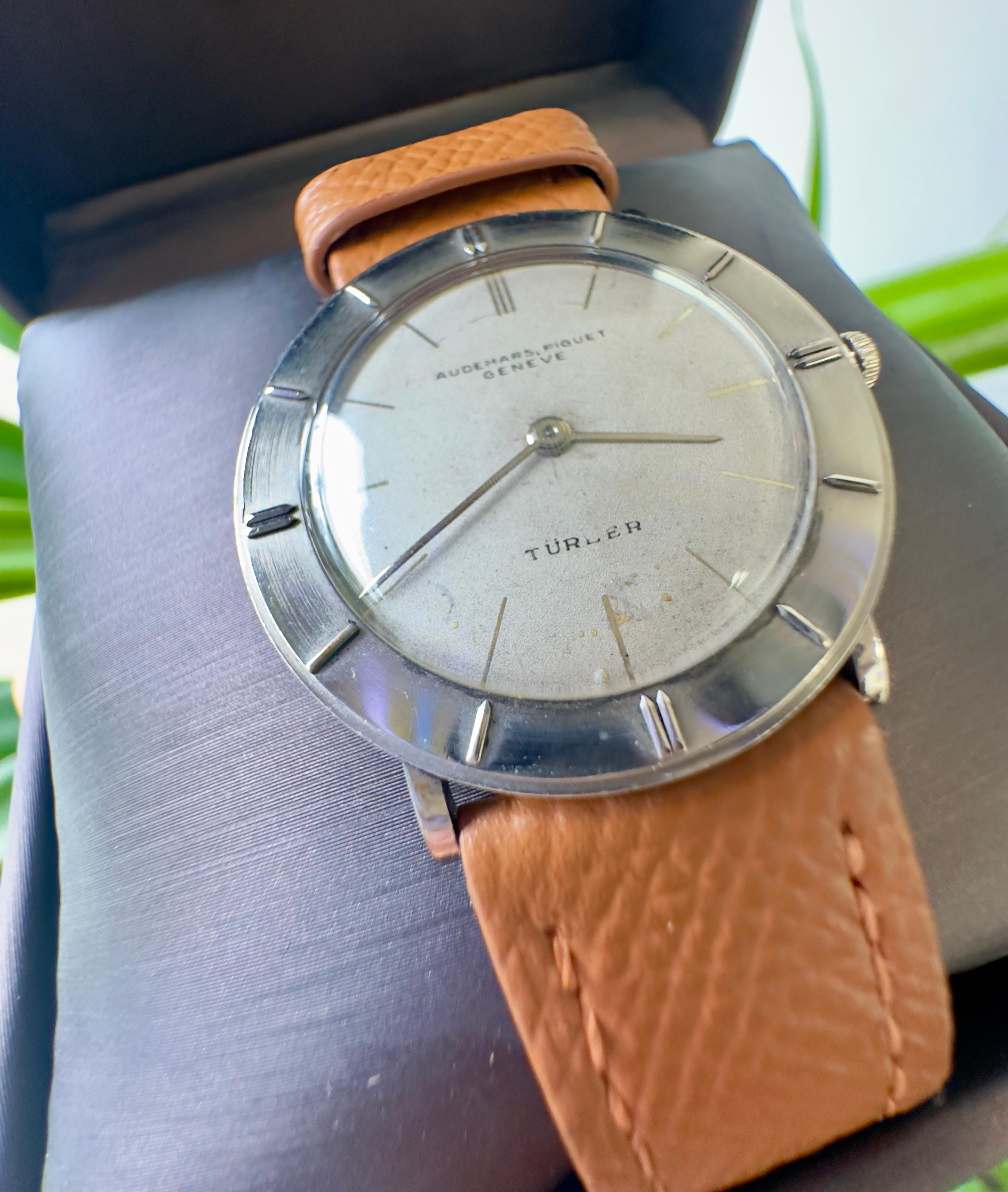 Vintage 1950 Audemars Piguet Ref. 5143 Disco Volante Dress Watch For Sale 6