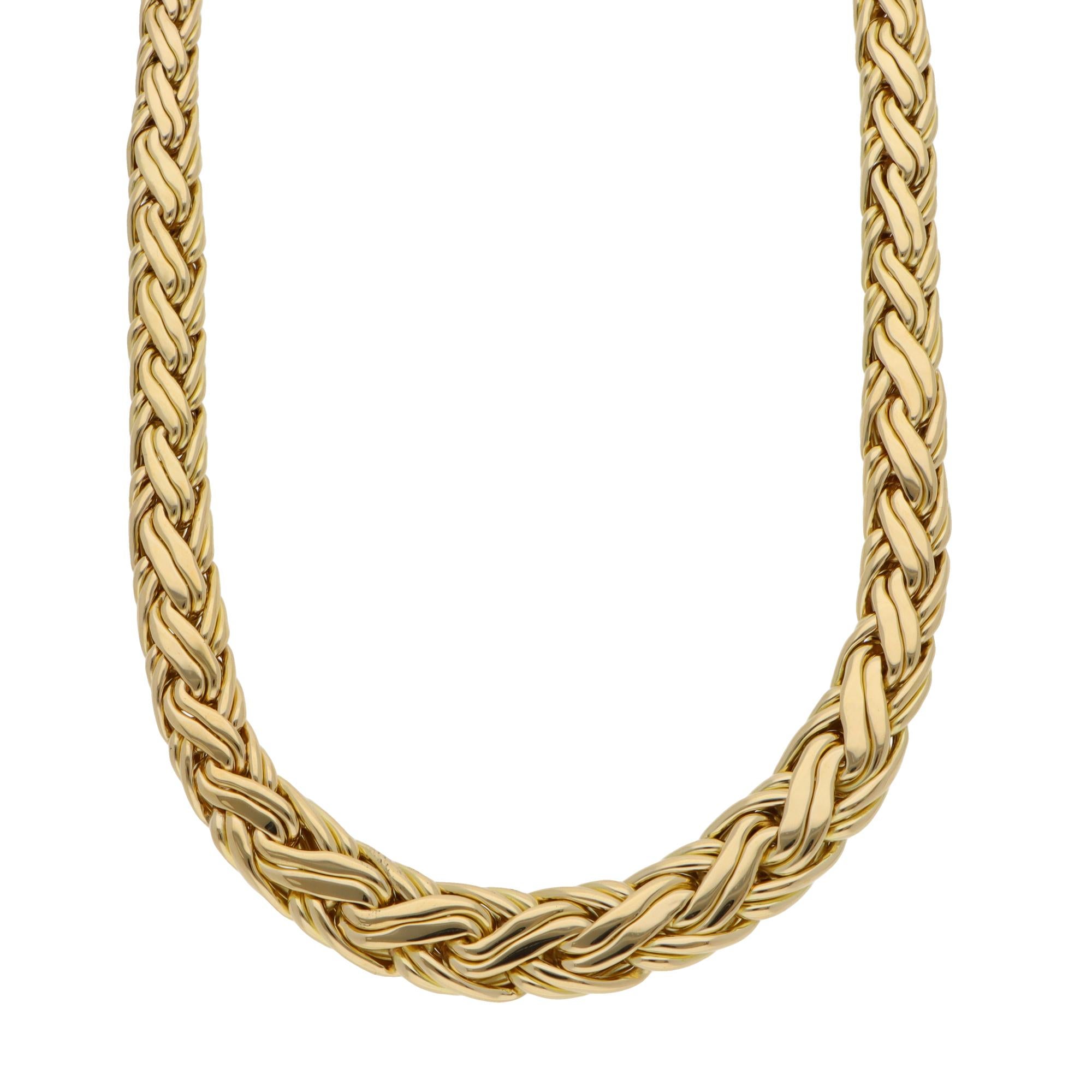 Classica collana bizantina d'epoca di Tiffany & Co. con intreccio in oro giallo 18 carati, circa 1950.

La collana è composta da bellissimi intrecci in oro giallo in stile bizantino. Si adatta magnificamente al collo ed è favoloso da indossare. La