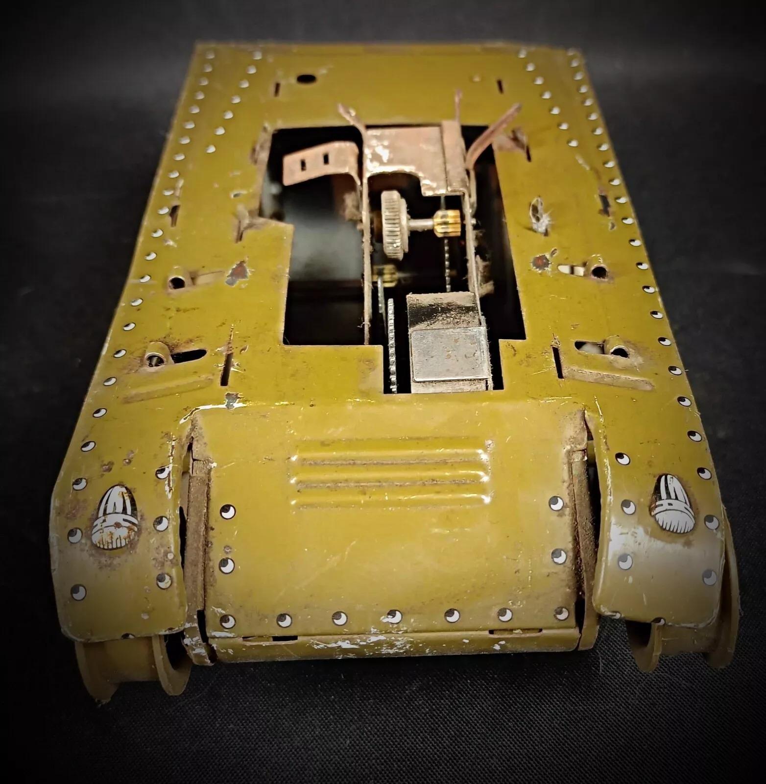 Vintage 1950 Tinplate Miniature Tank by Brev S.G.D.G, Made in France - 2Y244 Bon état - En vente à Bordeaux, FR