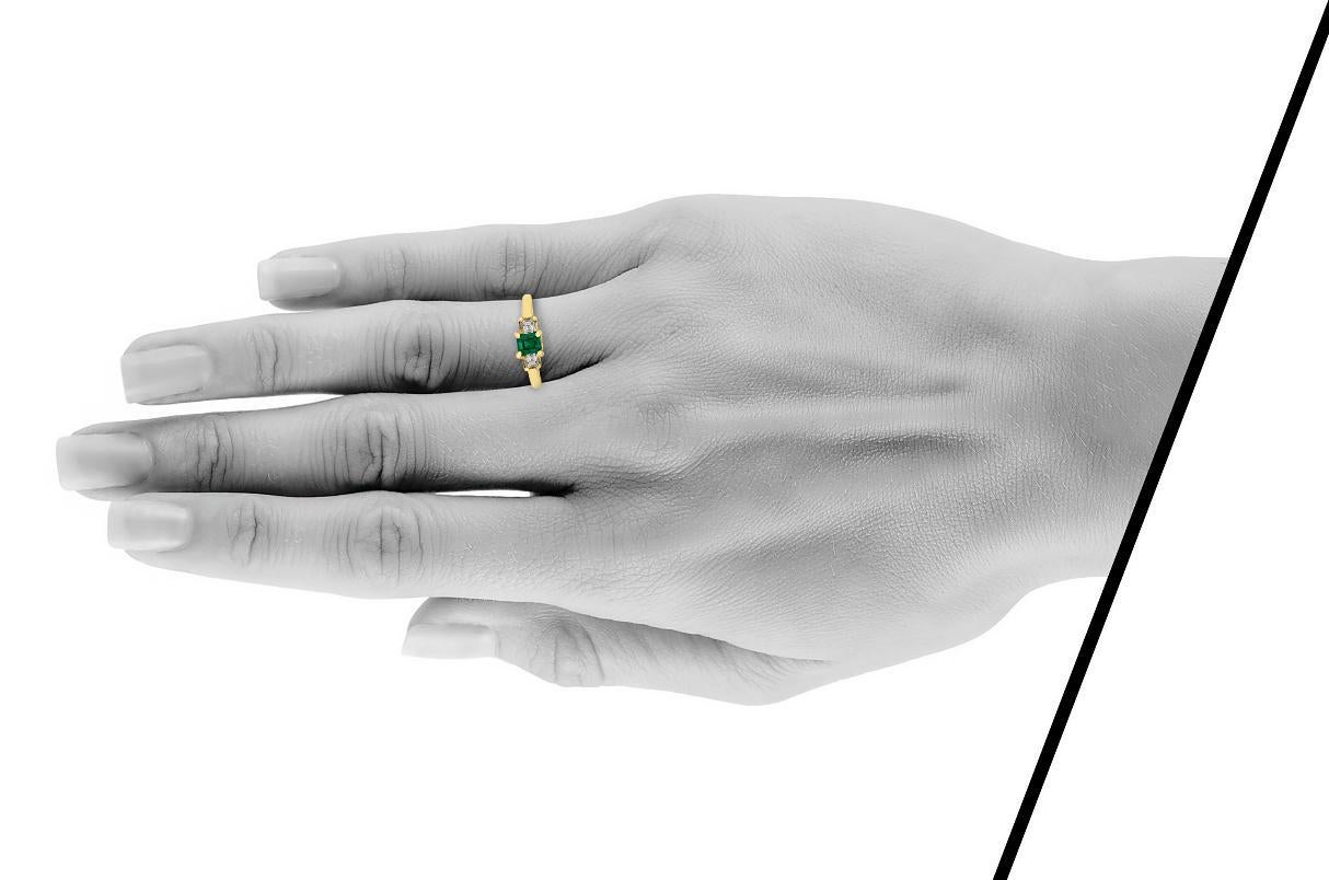 Vintage 1950er Jahre 0,45 Karat Smaragdring mit Quadratschliff und Diamanten im Zustand „Gut“ im Angebot in New York, NY