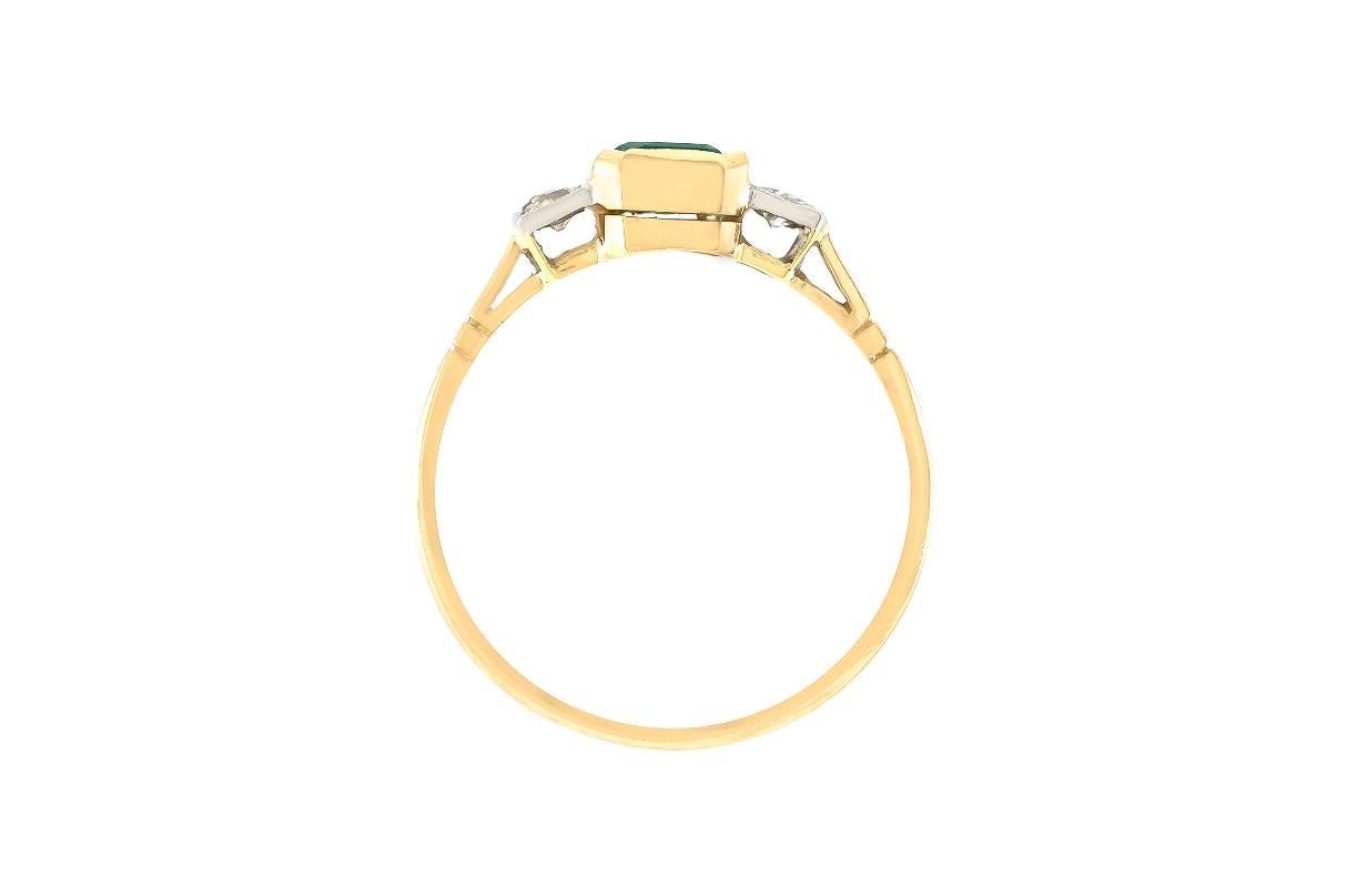 Vintage 1950s 0.60 Carat Emerald Cut Emerald Ring with Diamonds In Good Condition For Sale In New York, NY