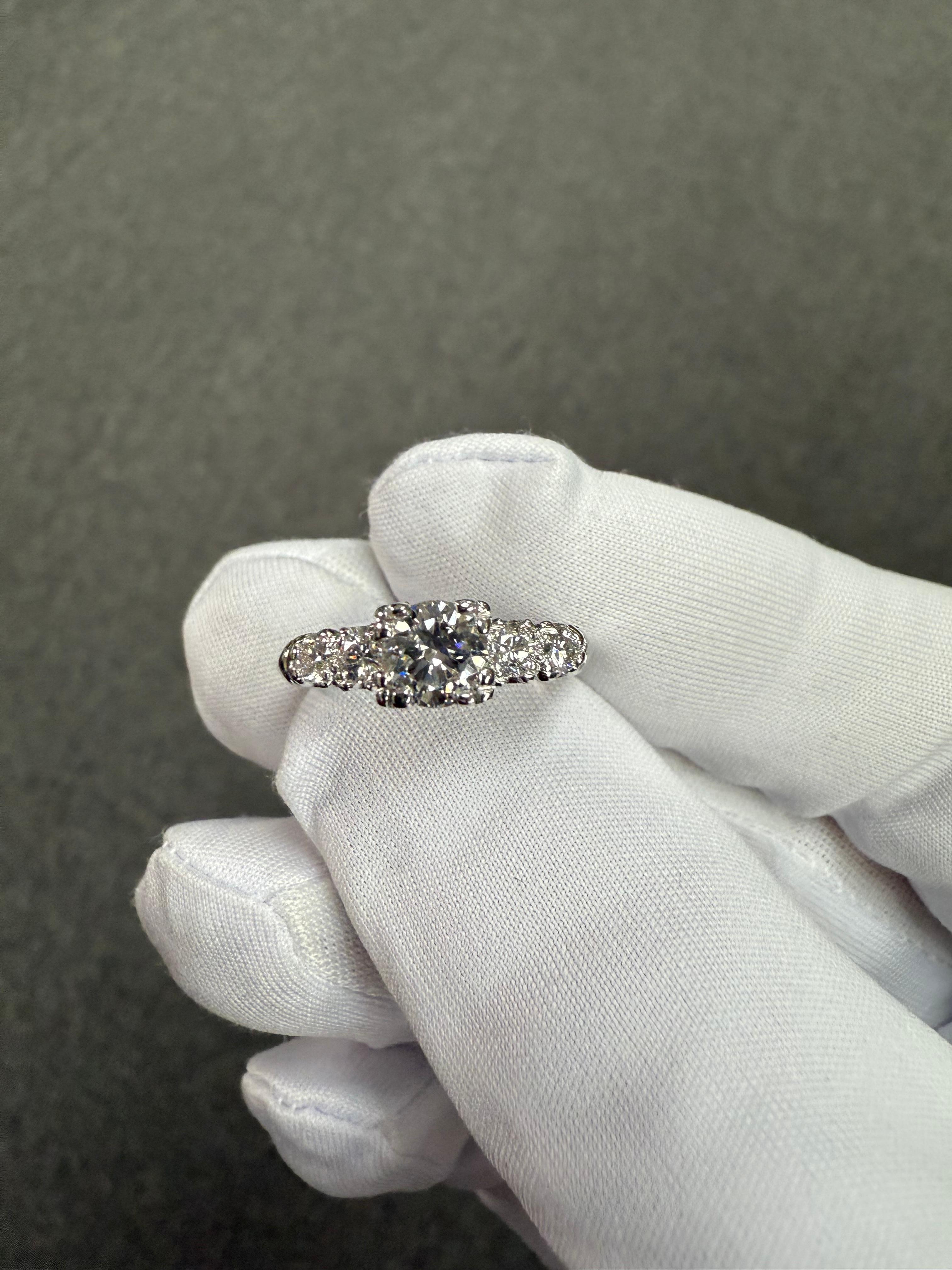 Anello di fidanzamento in platino con diamante da 0,80 carati TW vintage degli anni '50 In condizioni buone in vendita a Los Angeles, CA