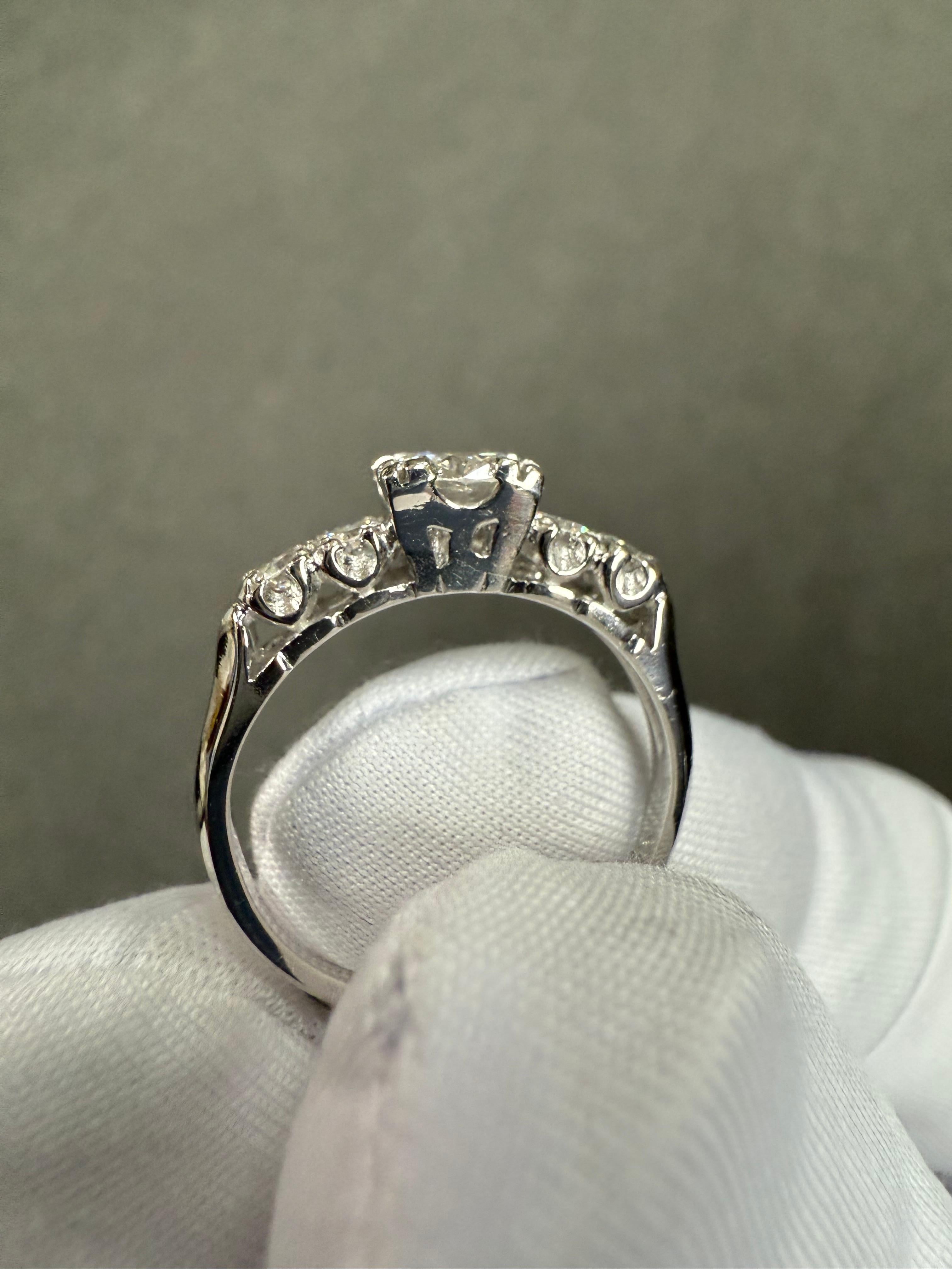 da uomo o donna Anello di fidanzamento in platino con diamante da 0,80 carati TW vintage degli anni '50 in vendita