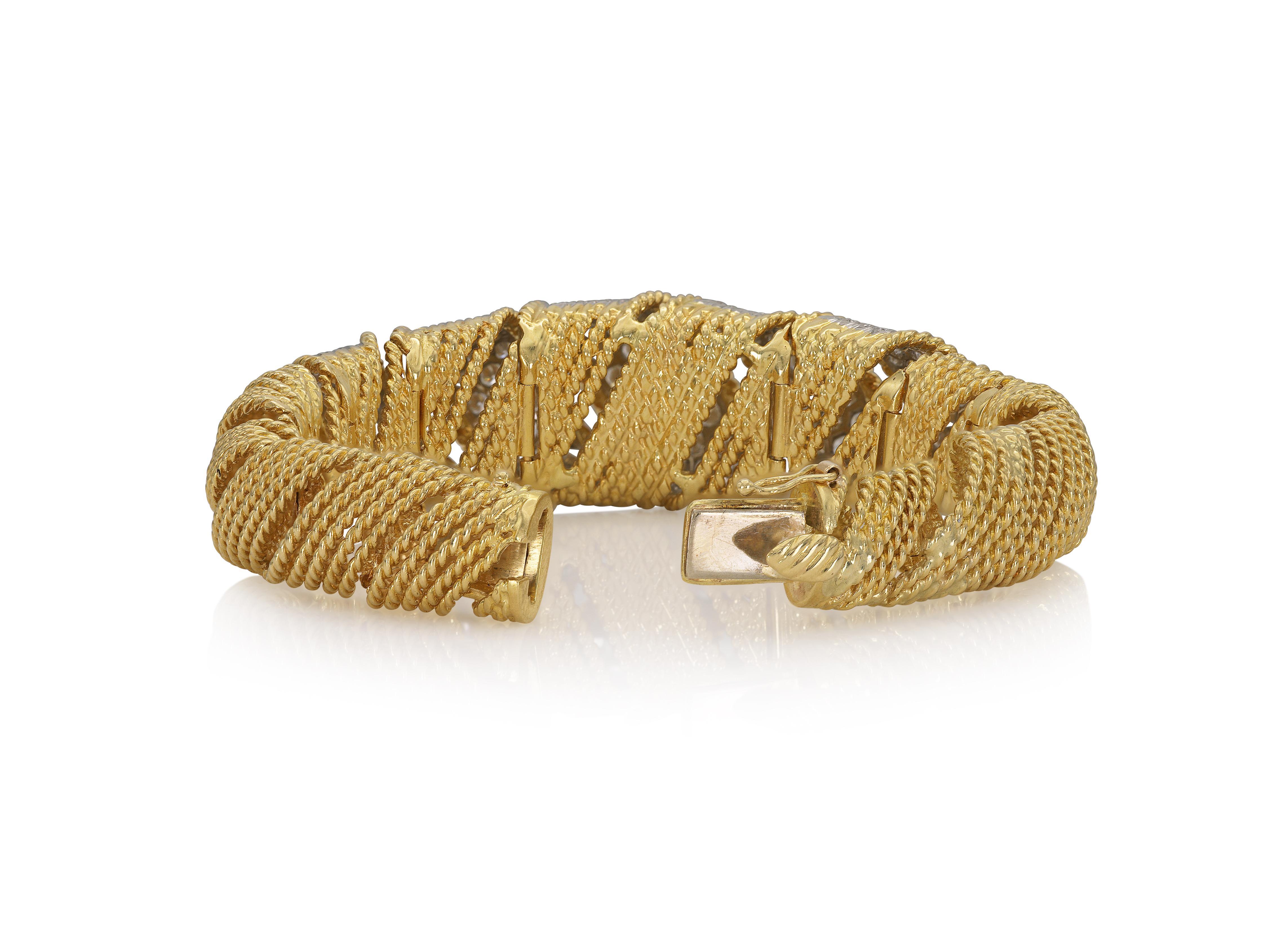 Round Cut Vintage 1950s 10.00 Carat Diamond and Gold twist Bracelet For Sale