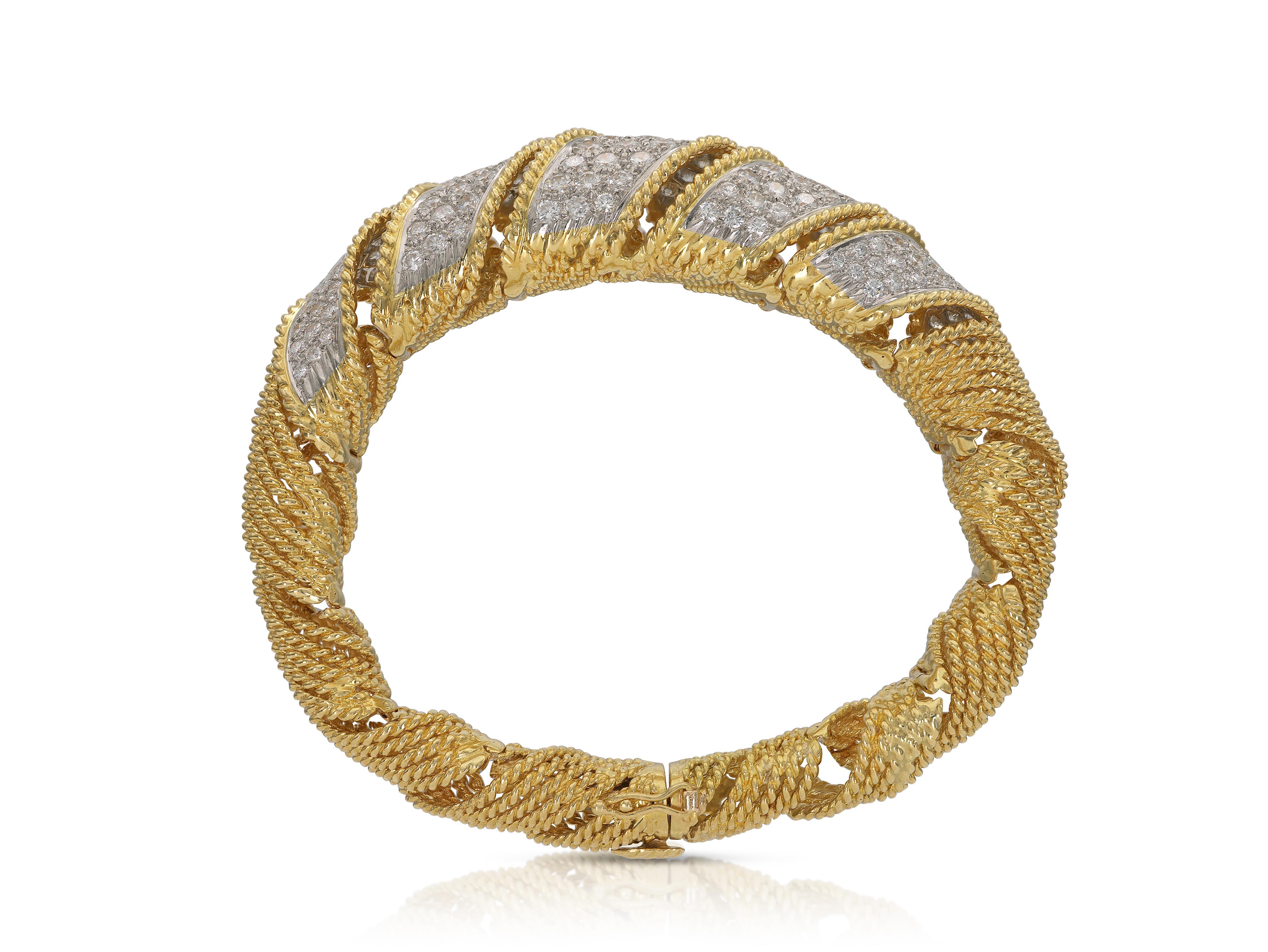 Vintage 1950s 10.00 Carat Diamond and Gold twist Bracelet In Good Condition For Sale In New York, NY