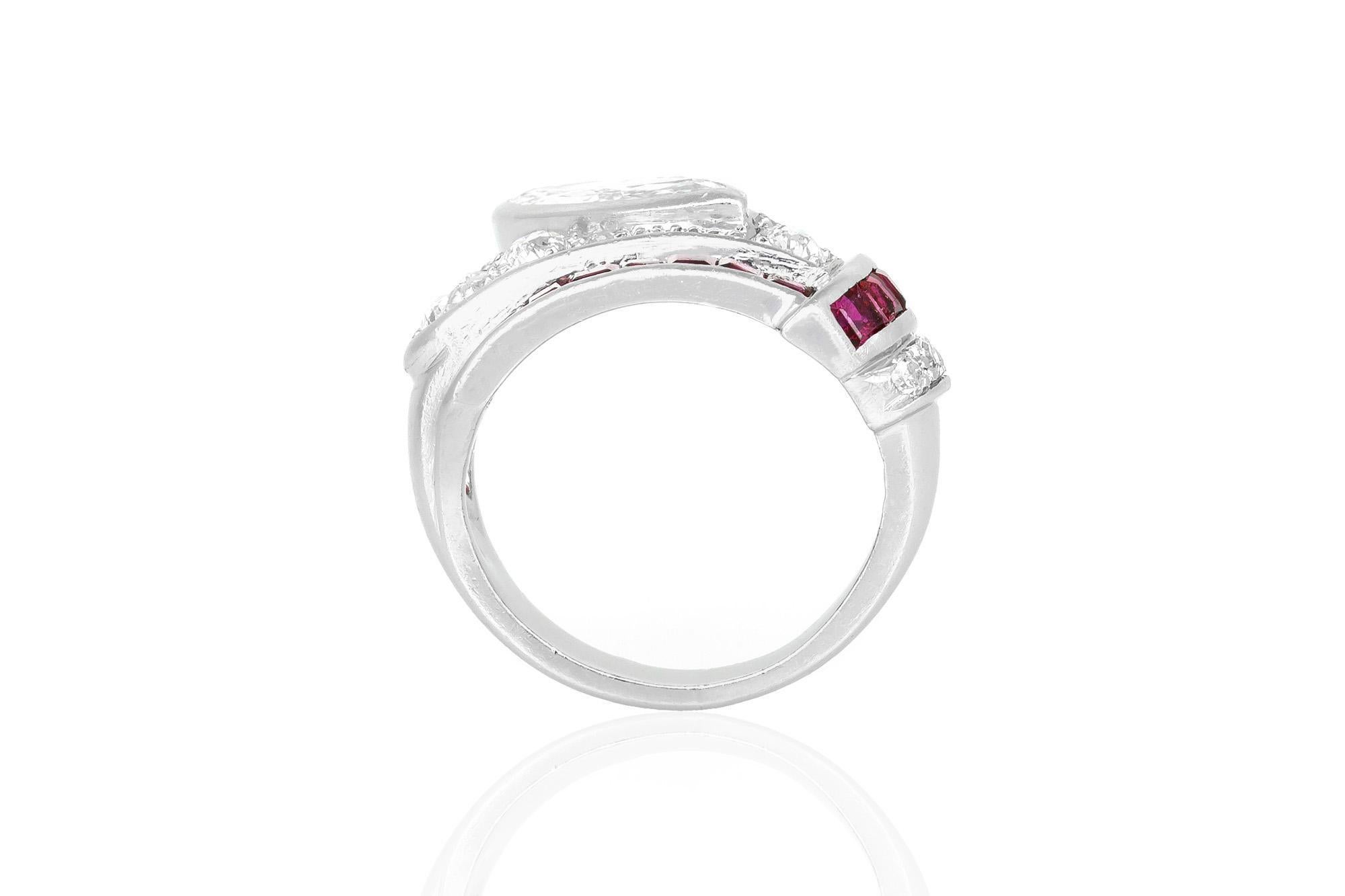 Anello con diamante taglio marquise da 1,25 carati e rubini, Vintage By 1950 In condizioni buone in vendita a New York, NY