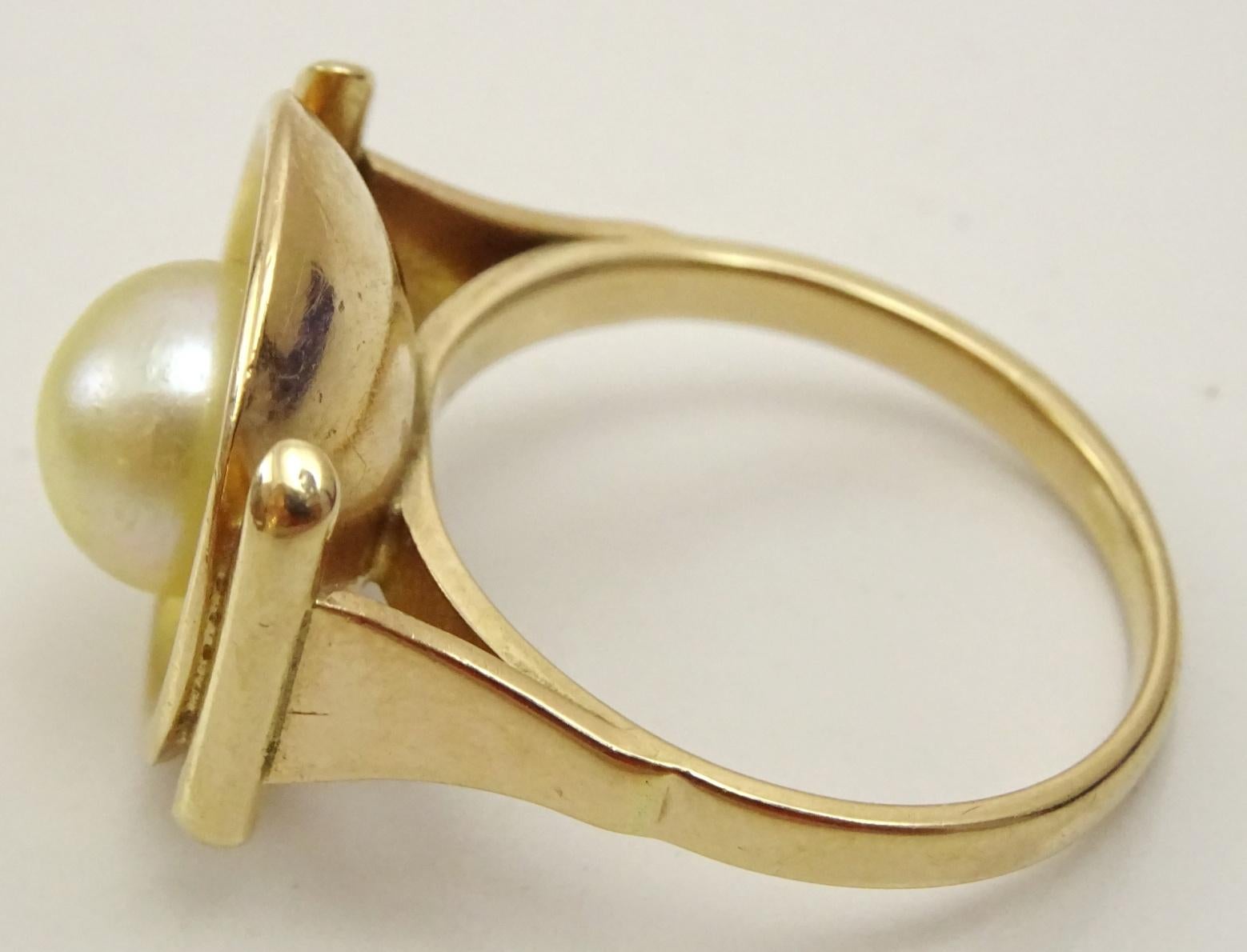 Vintage 1950's 14 Karat Gold und Perle Designer Ring (Rundschliff) im Angebot