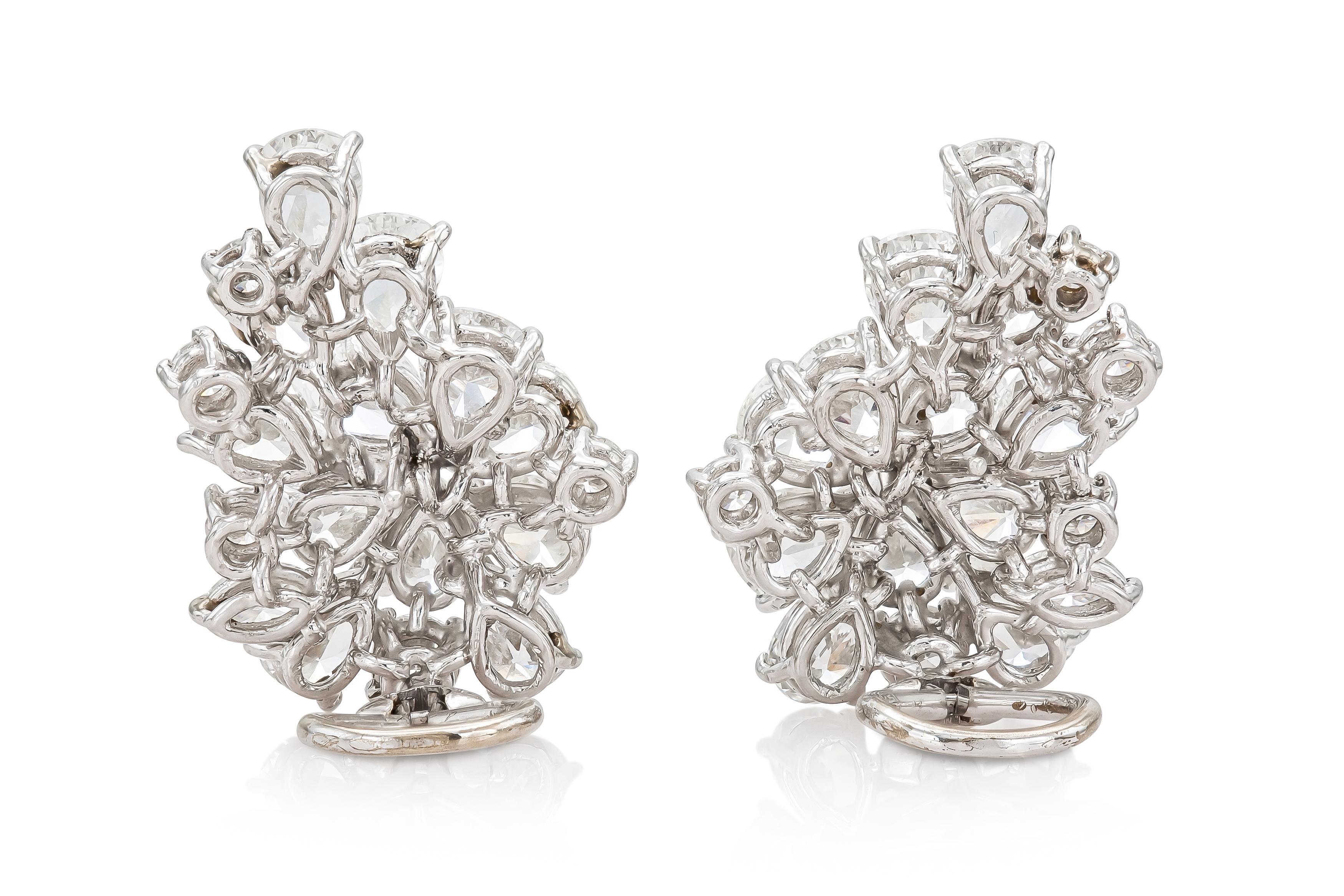 Boucles d'oreilles vintage 1950s 14.28 Carat Diamond Earrings Bon état - En vente à New York, NY