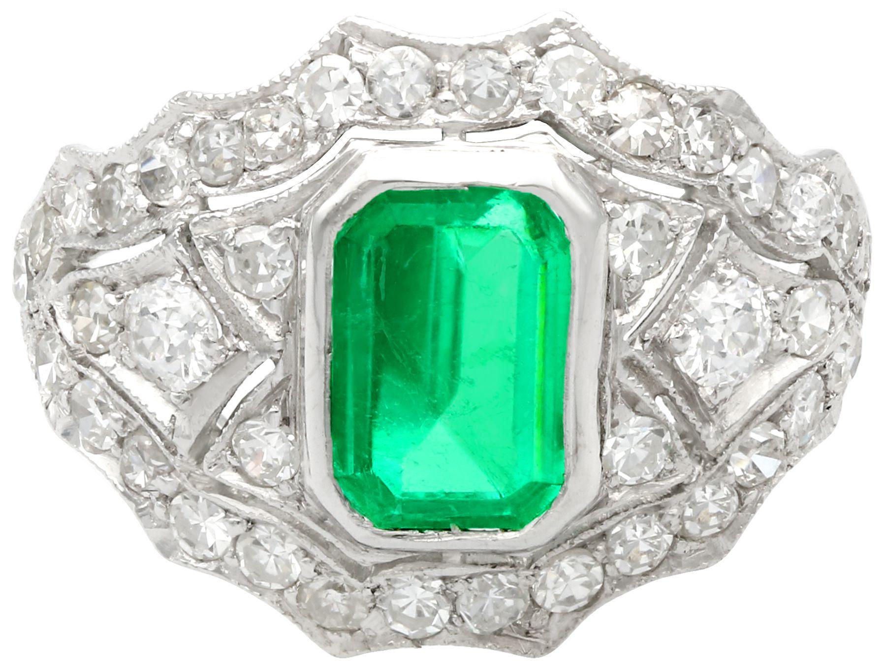 Anillo de cóctel de platino vintage de los años 50 con esmeralda de 1,49 quilates y diamantes de 1,15 quilates en Excelente estado para la venta en Jesmond, Newcastle Upon Tyne