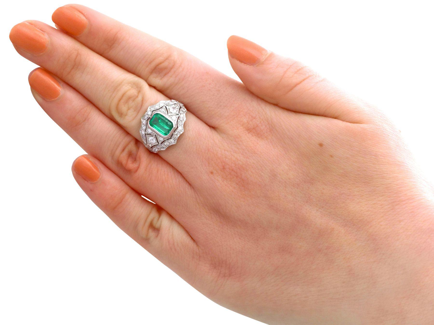 Anillo de cóctel de platino vintage de los años 50 con esmeralda de 1,49 quilates y diamantes de 1,15 quilates en venta 1