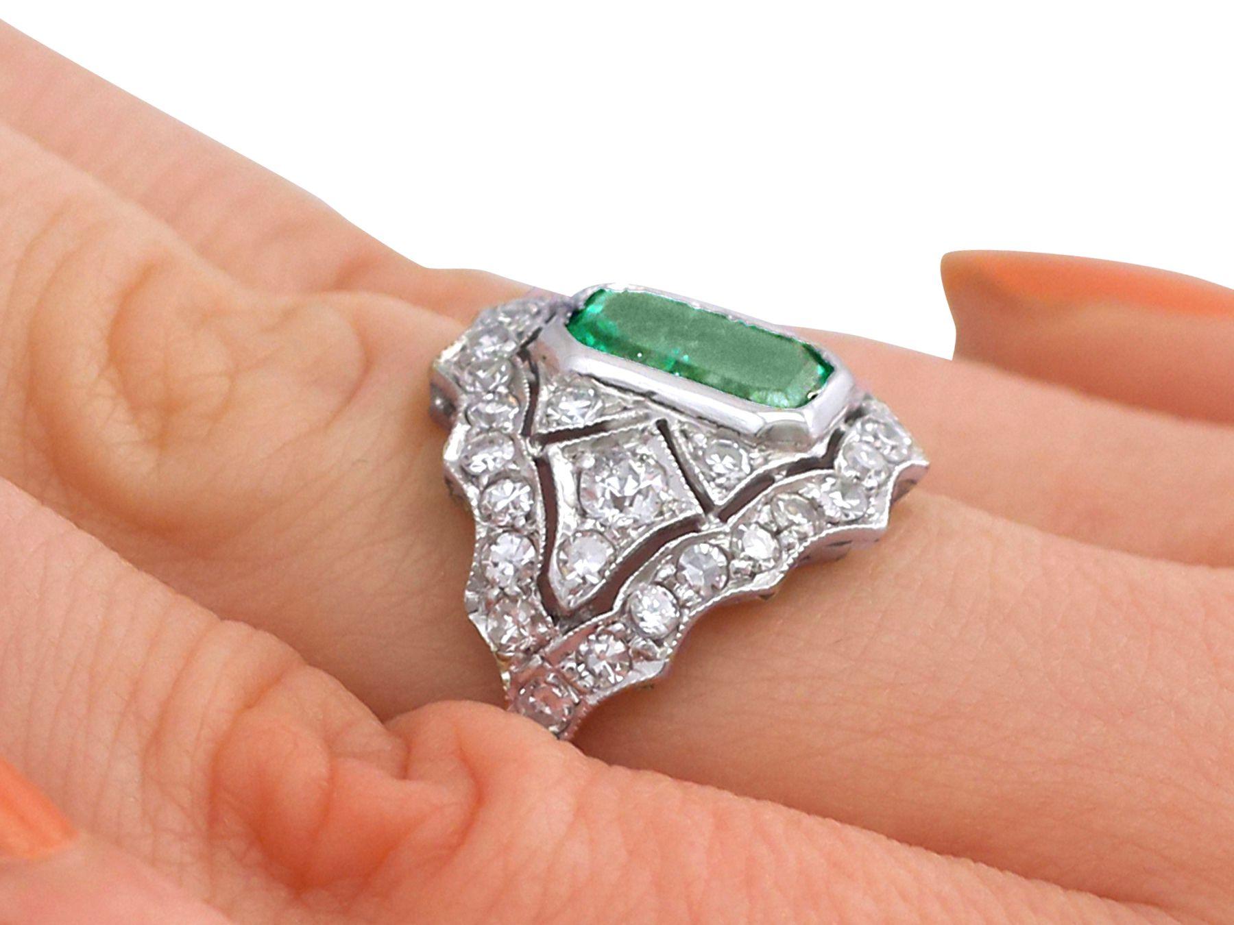 Anillo de cóctel de platino vintage de los años 50 con esmeralda de 1,49 quilates y diamantes de 1,15 quilates en venta 2