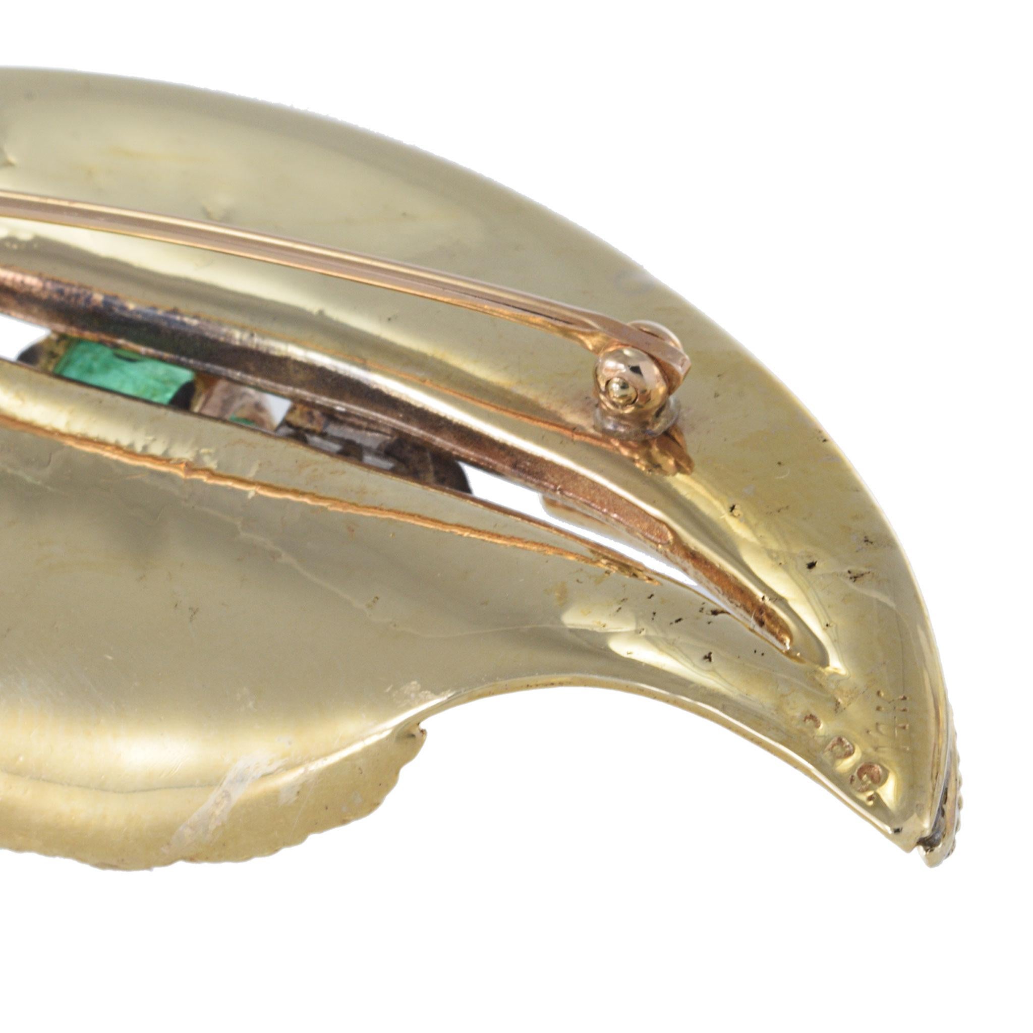 Retro Vintage 1950s 14KT Yellow Gold Emerald And Diamond Leaf Brooch For Sale