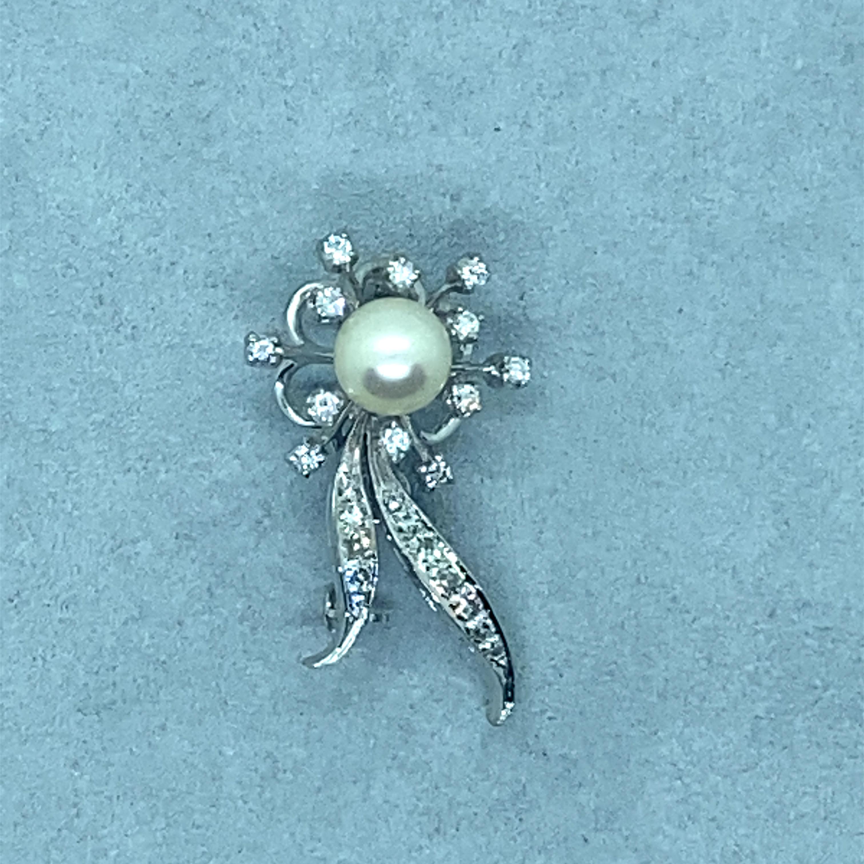 Anstecknadel, 14kw Diamant und Perle, floral, 1950er Jahre Damen im Angebot