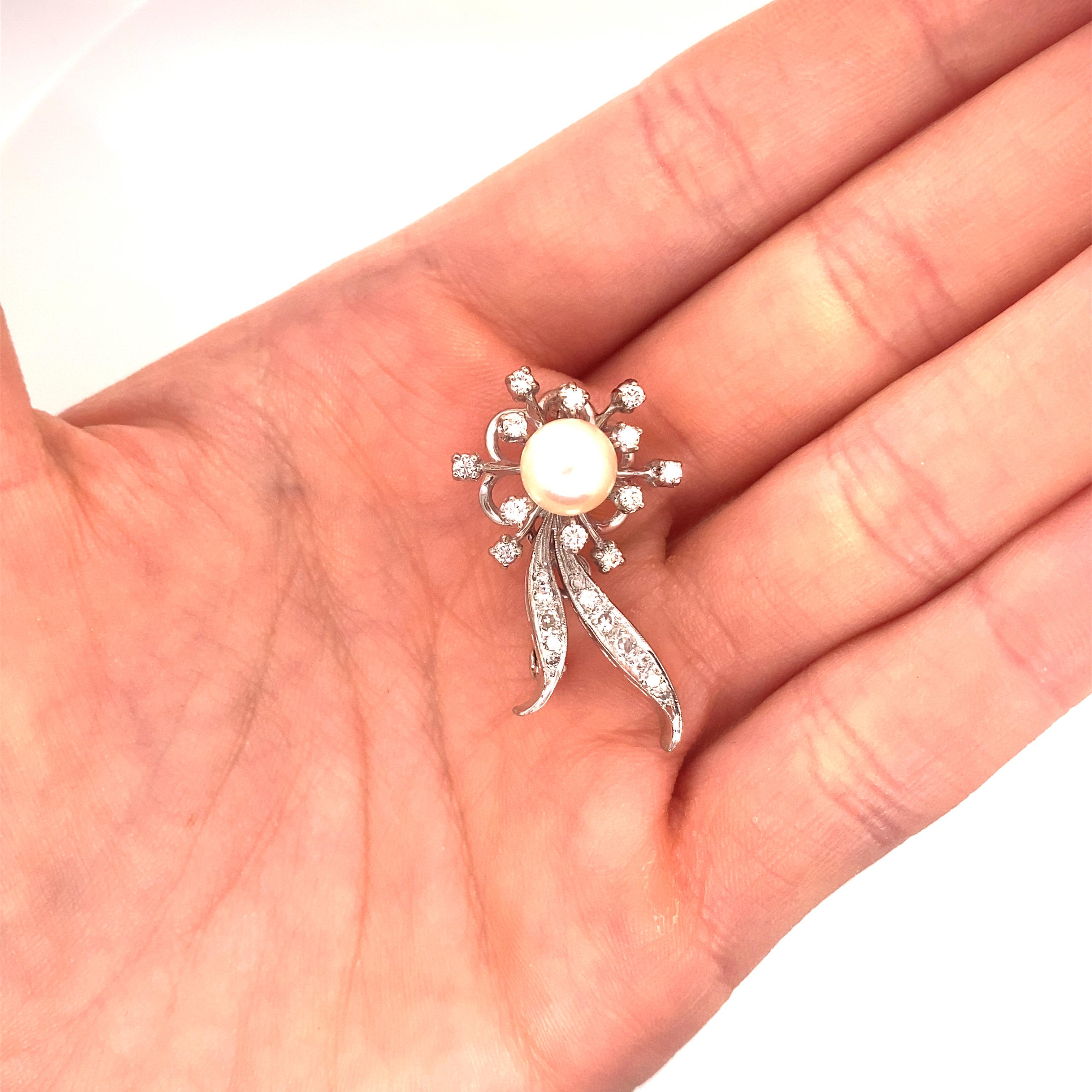 Anstecknadel, 14kw Diamant und Perle, floral, 1950er Jahre im Angebot 1