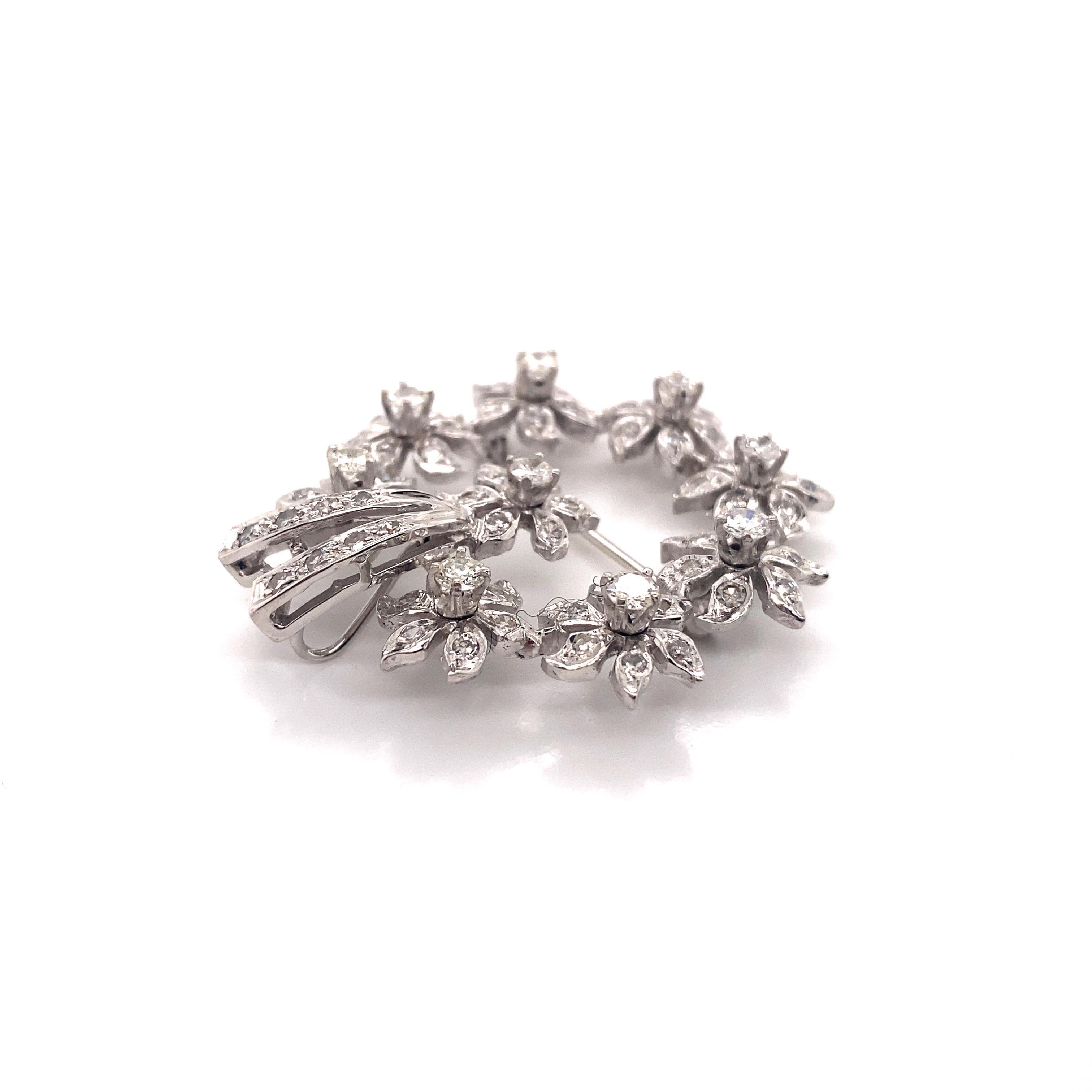 Revival Pendentif broche fleur en forme de couronne avec diamants 14 carats, 2,00 carats, années 1950 en vente