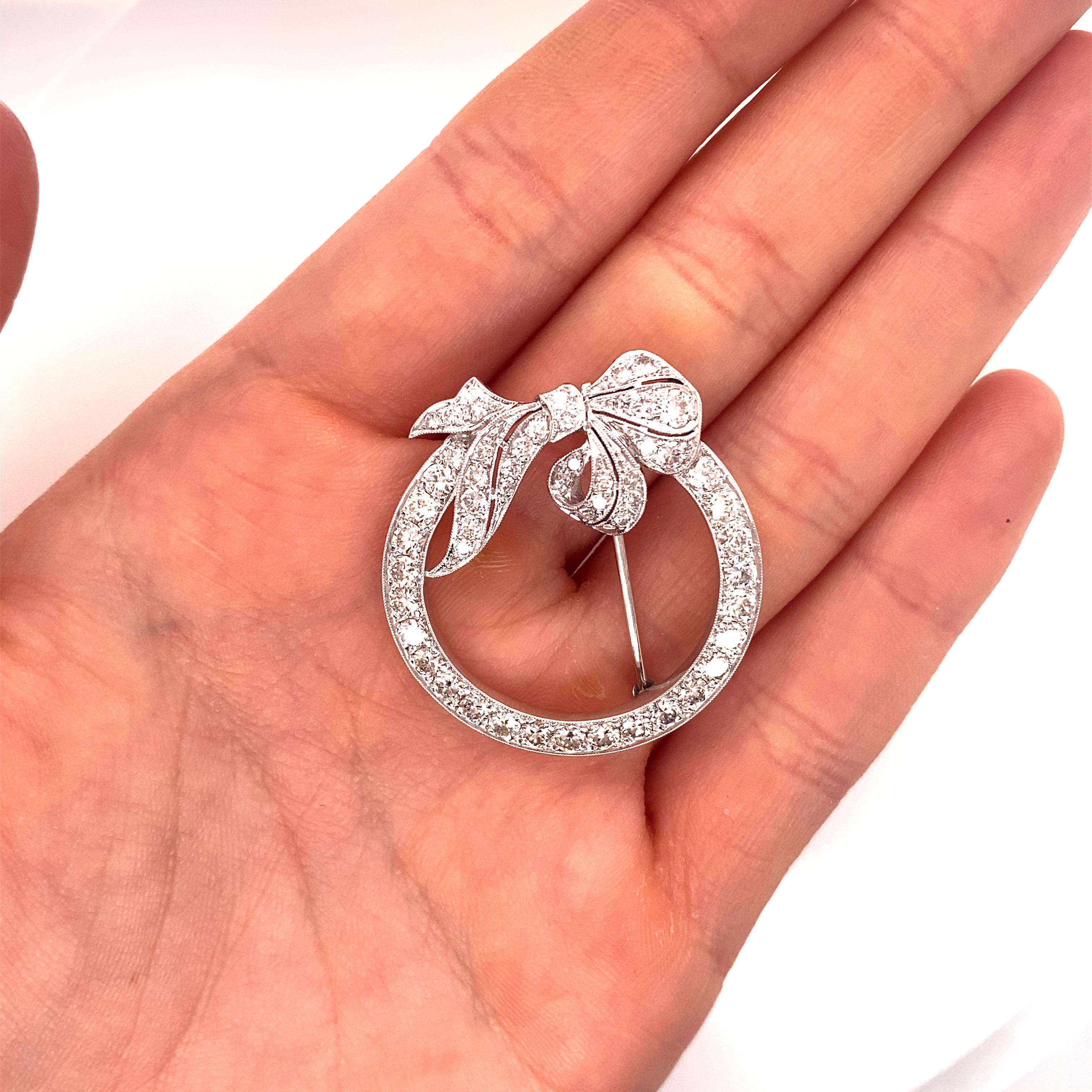 Broche couronne avec nœud en diamant 14 carats vintage des années 1950 en vente 1