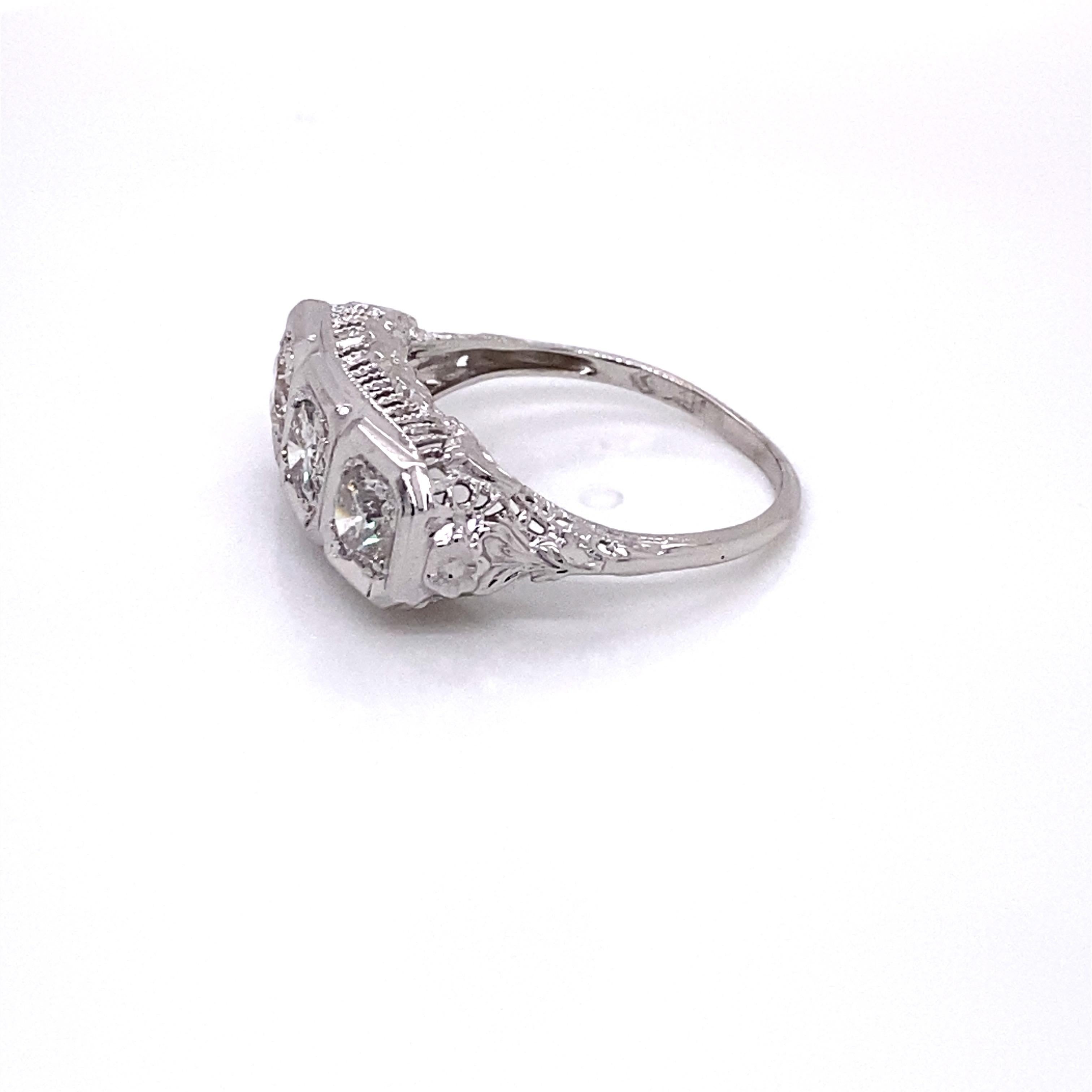 Filigraner Vintage 1950er Jahre 14 Karat Weißgold 3-Stein-Diamant-Ring 1,00 Karat im Angebot 4