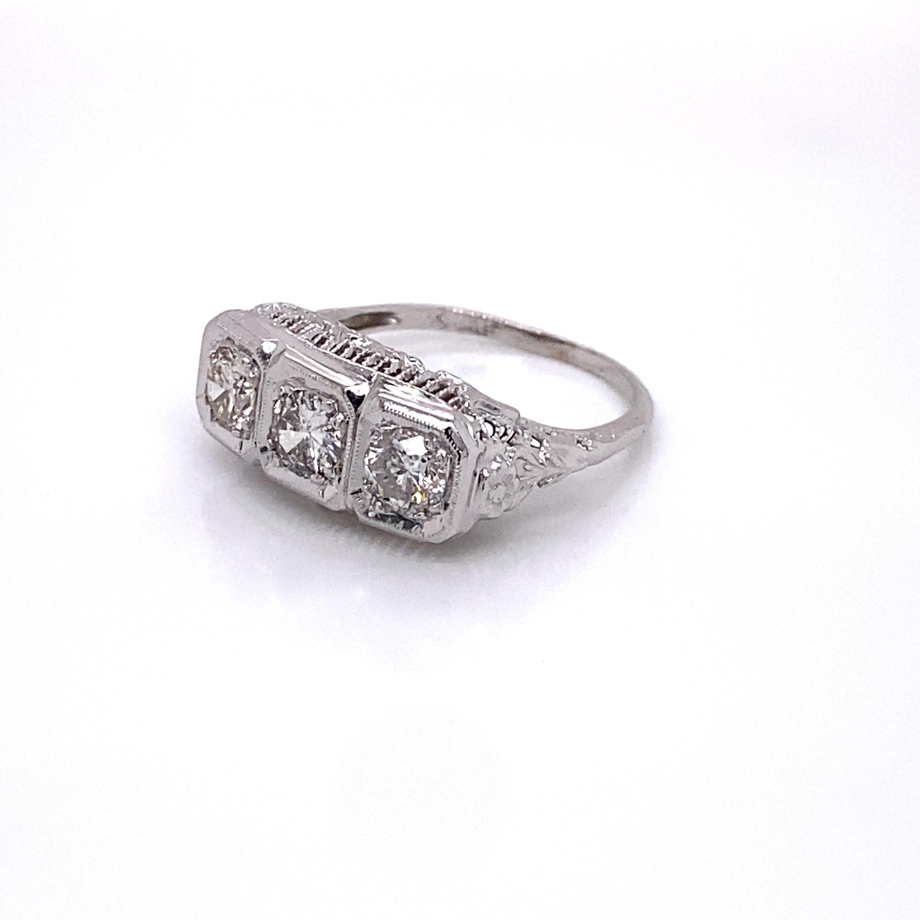 Filigraner Vintage 1950er Jahre 14 Karat Weißgold 3-Stein-Diamant-Ring 1,00 Karat (Rundschliff) im Angebot